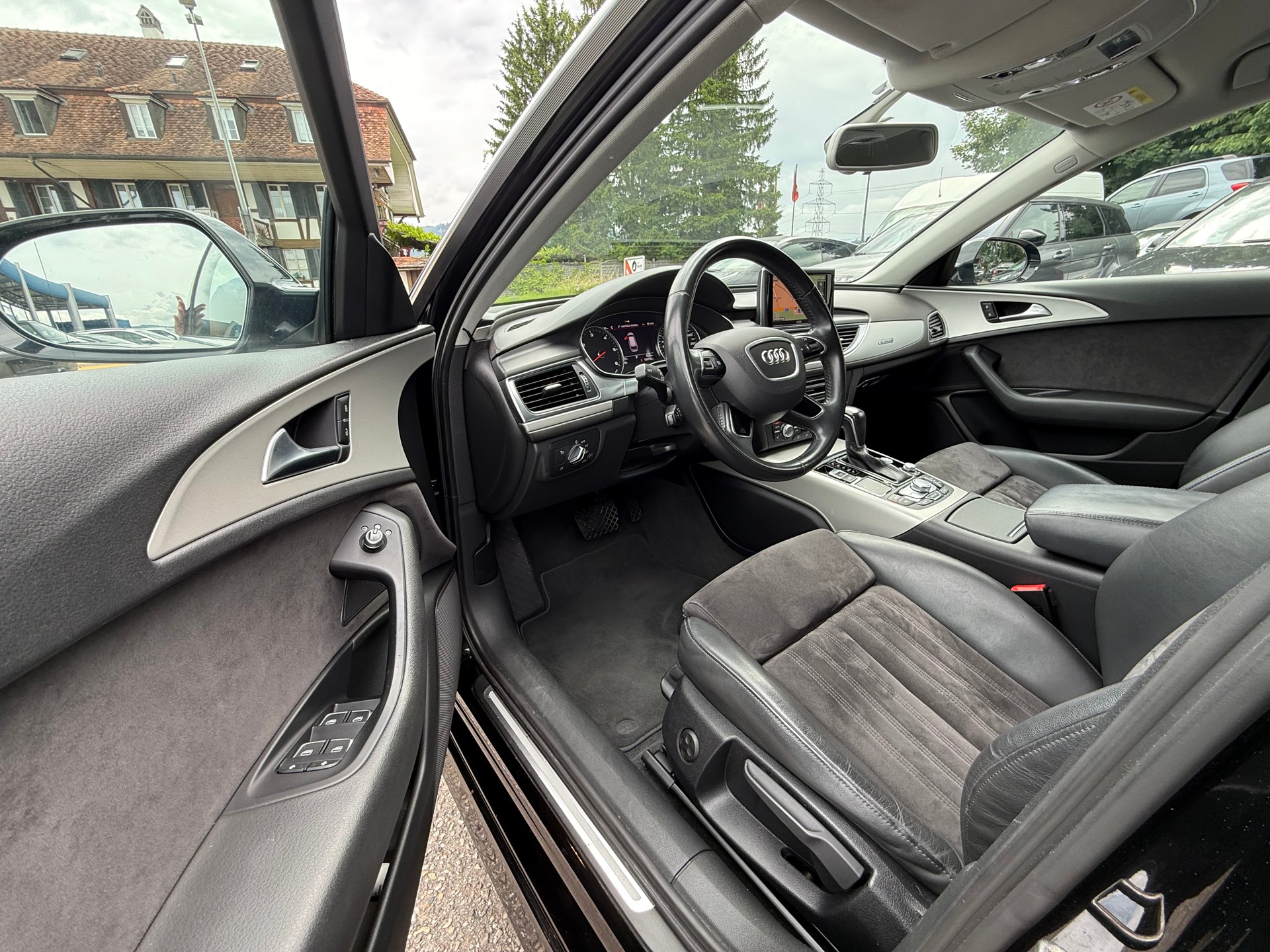 AUDI A6 Avant 2.0 TDI quattro S-tronic-image-8
