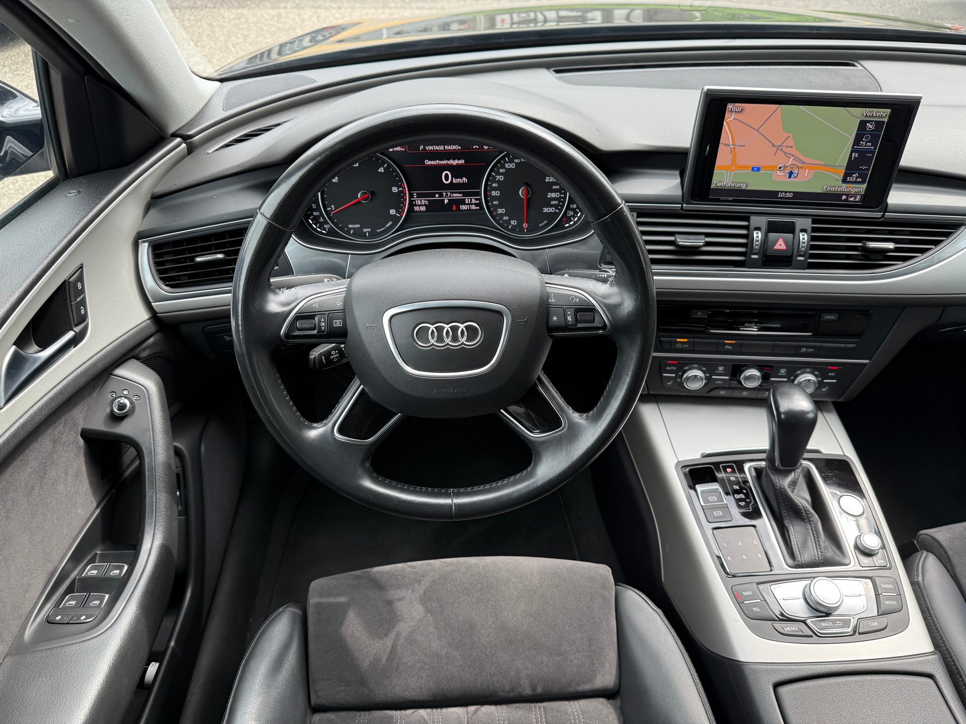 AUDI A6 Avant 2.0 TDI quattro S-tronic-image-12