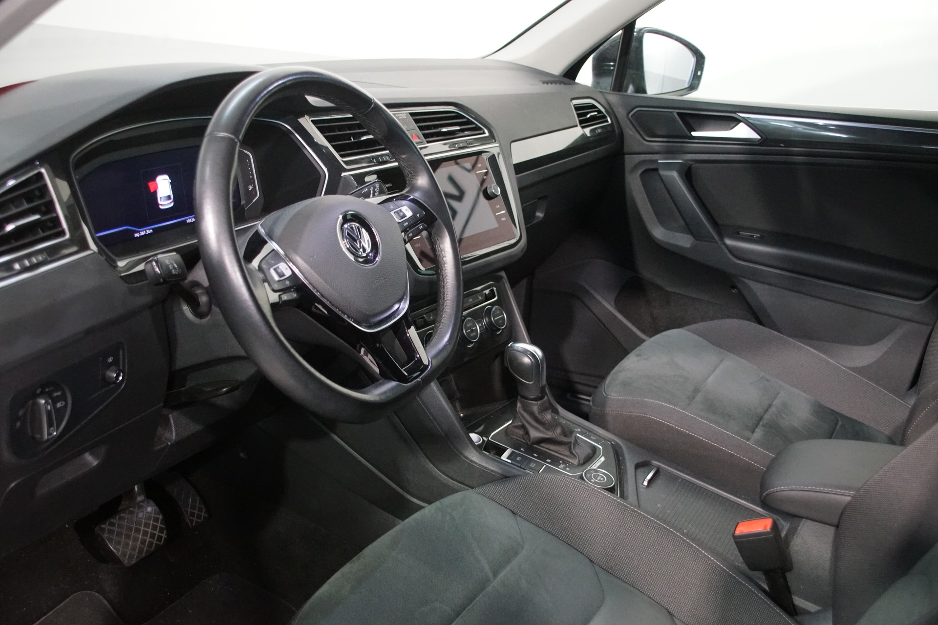 VW Tiguan 2.0 TDI SCR Highline 4Motion DSG-image-9