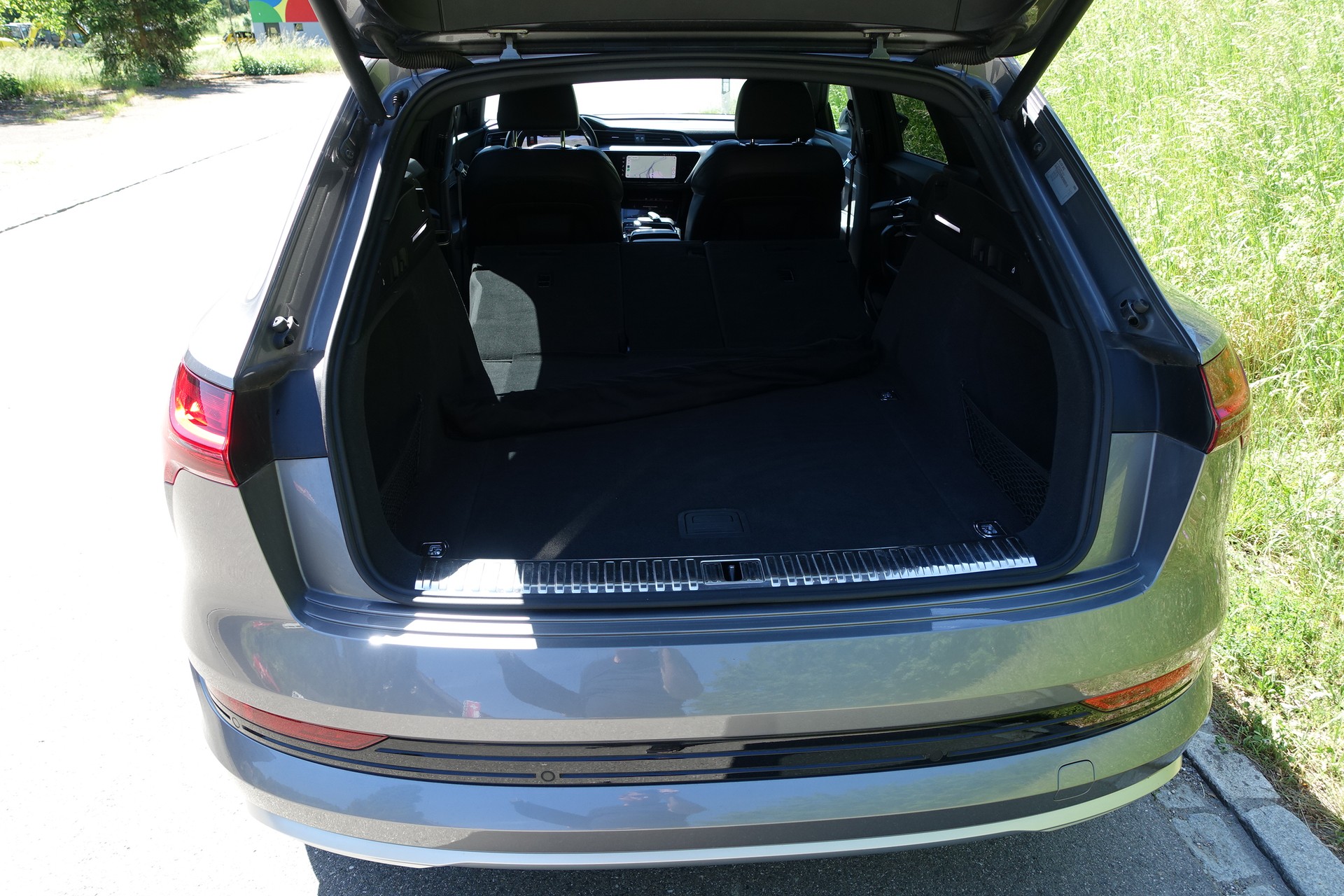 AUDI e-tron 55 Advanced quattro-image-6
