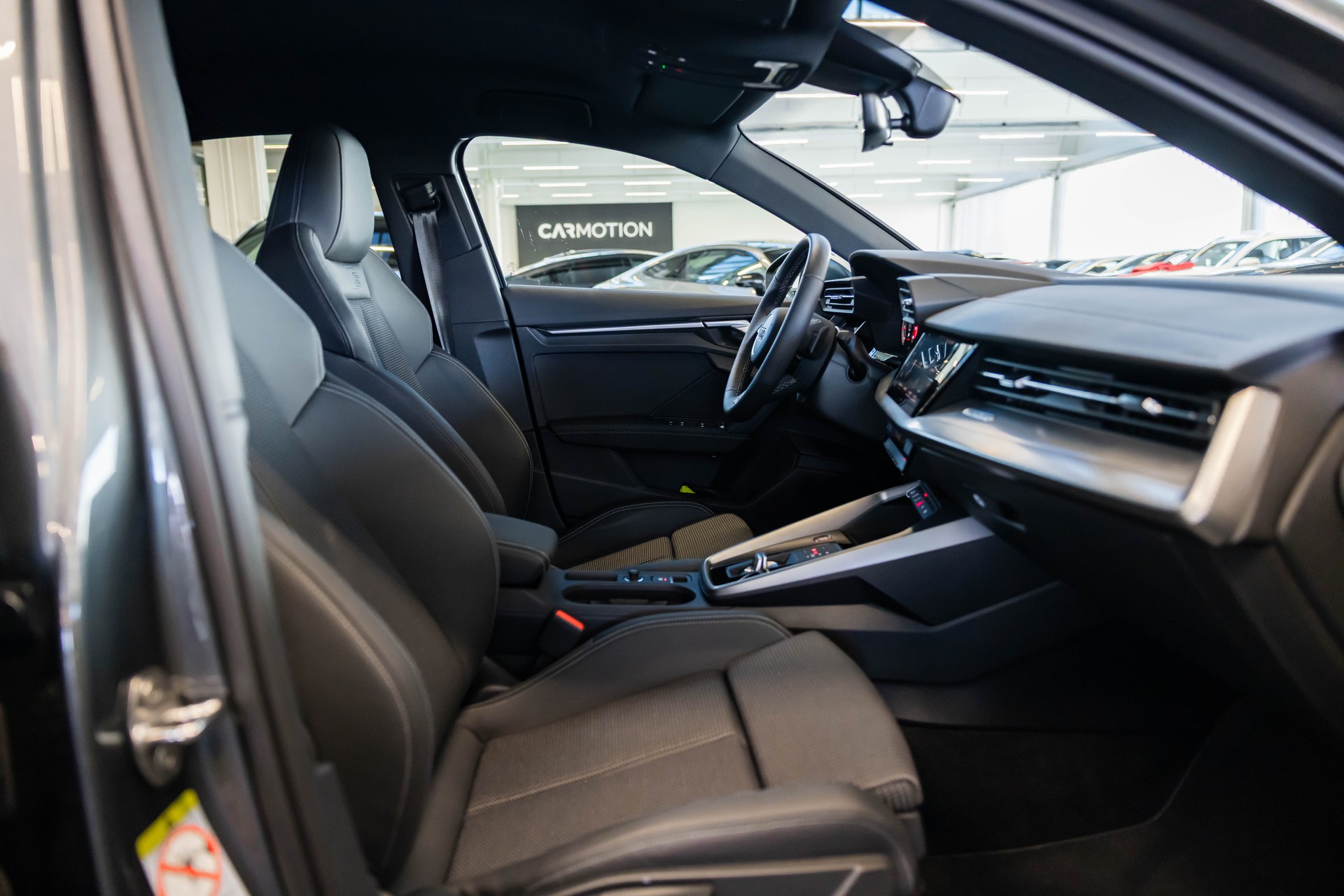 AUDI S3 Limousine 2.0 TFSI quattro S-Tronic / Virtual Cockpit / Led Scheinwerfer-image-17
