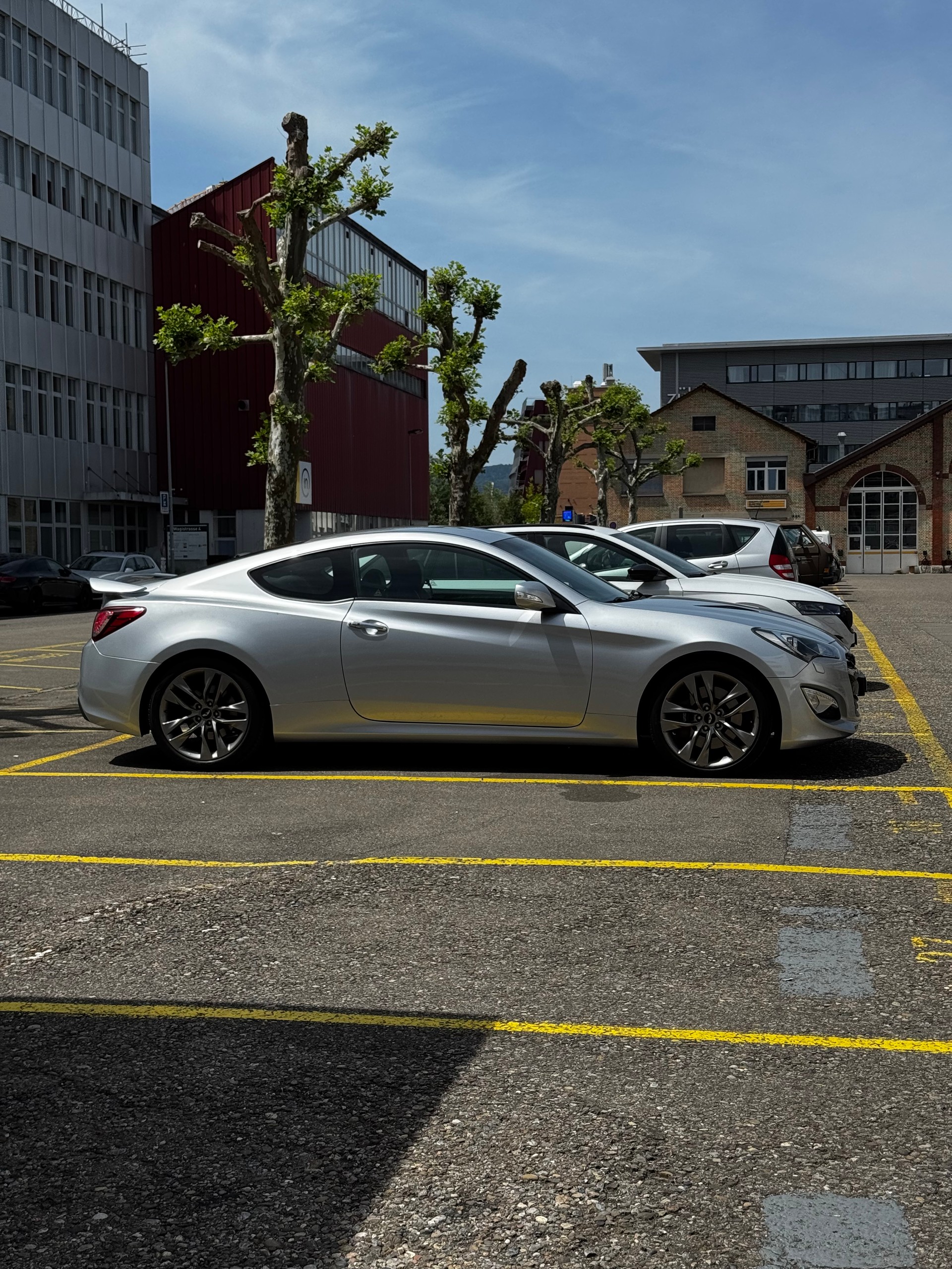 HYUNDAI Genesis 2.0 Turbo Automatic-image-2