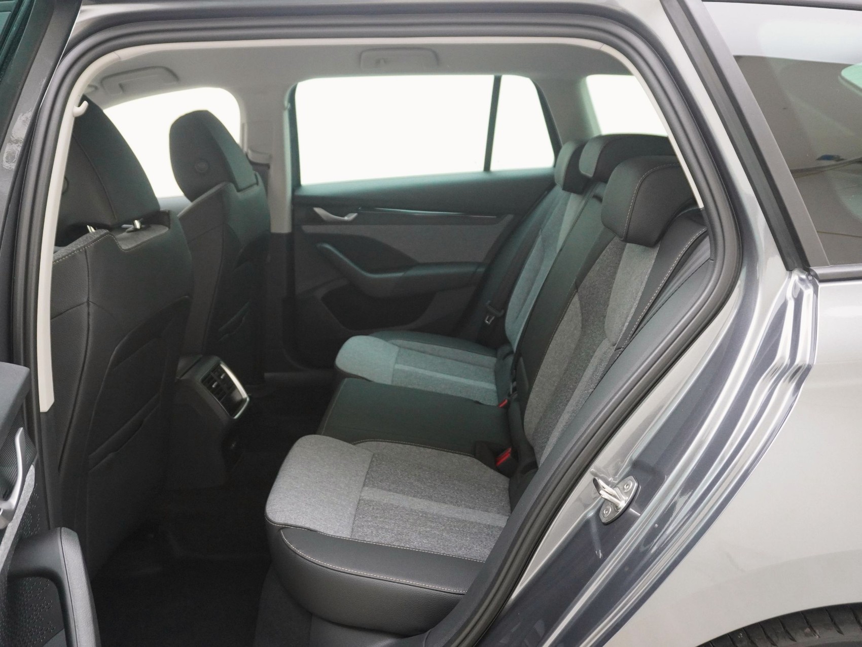 SKODA Octavia 2.0 TDI Selection-Loft DSG-image-14