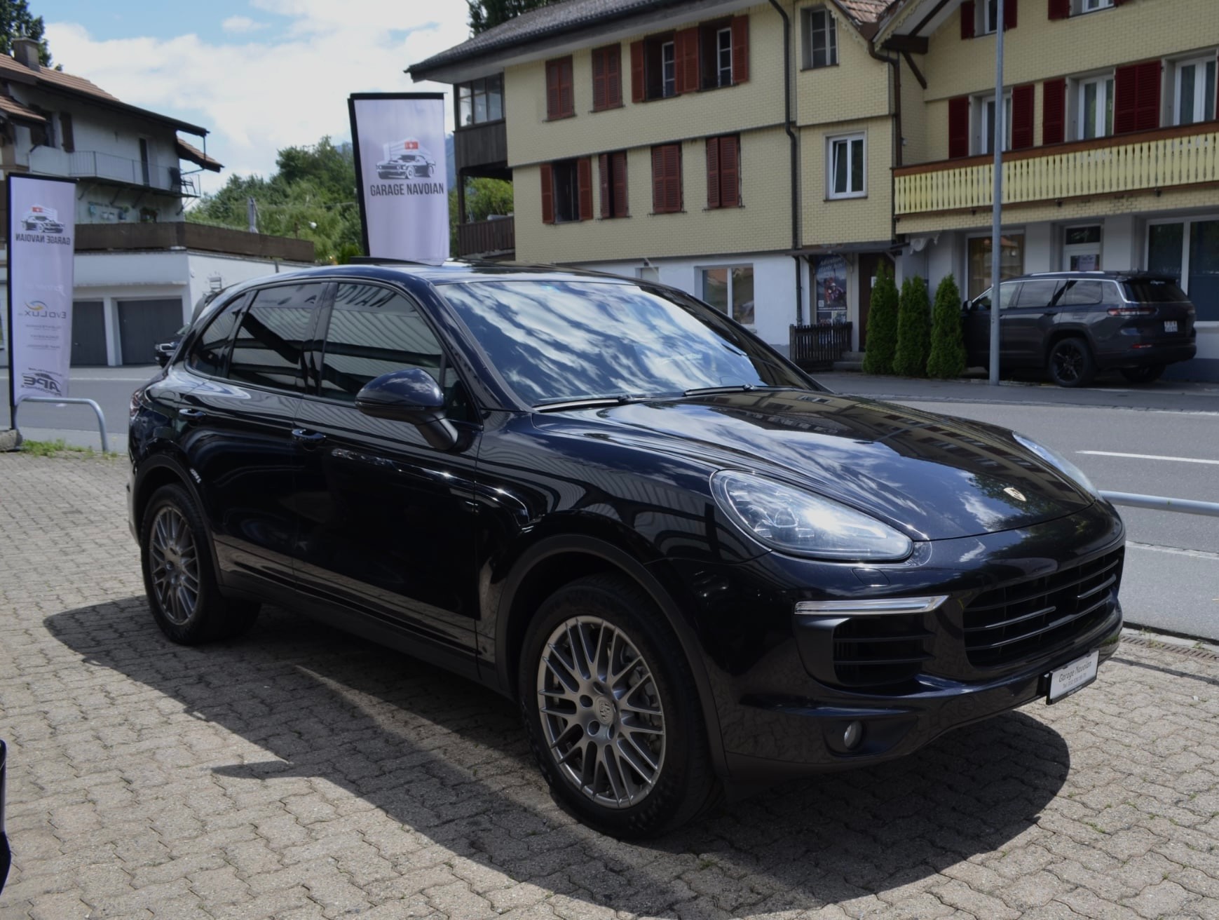PORSCHE Cayenne S-image-1