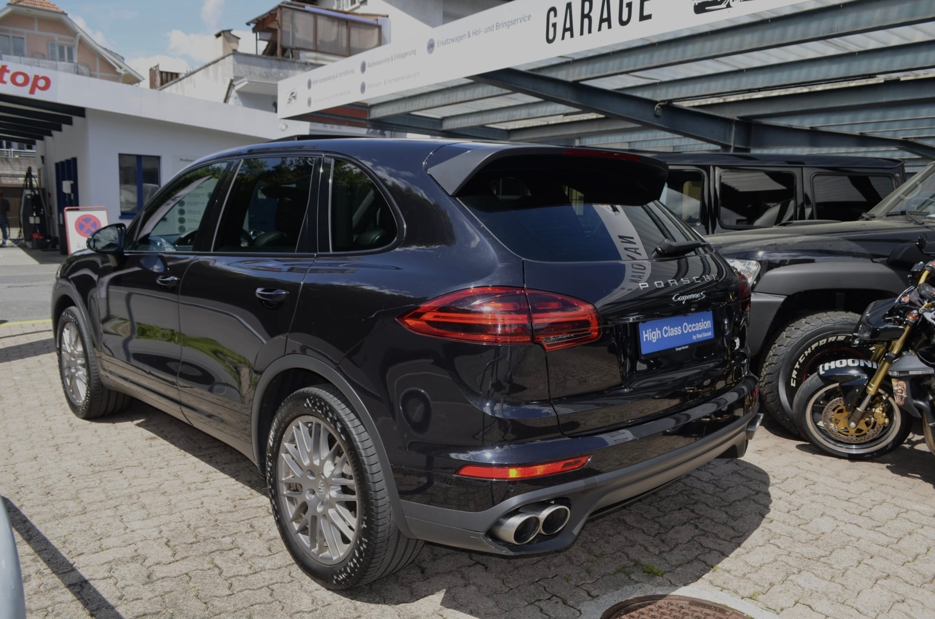 PORSCHE Cayenne S-image-2