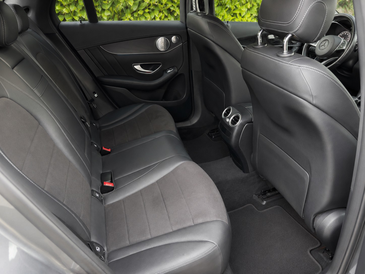 MERCEDES-BENZ GLC 350 e AMG Line 4m-image-4