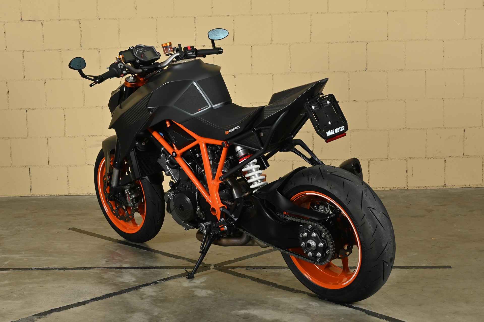KTM 1290 Super Duke R-image-8