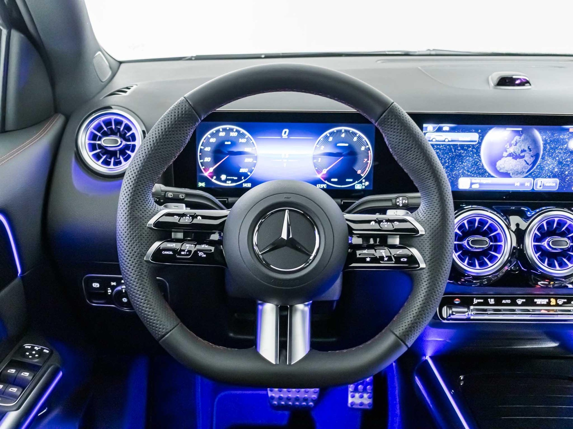 MERCEDES-BENZ GLA 200 "Night Star"-image-10