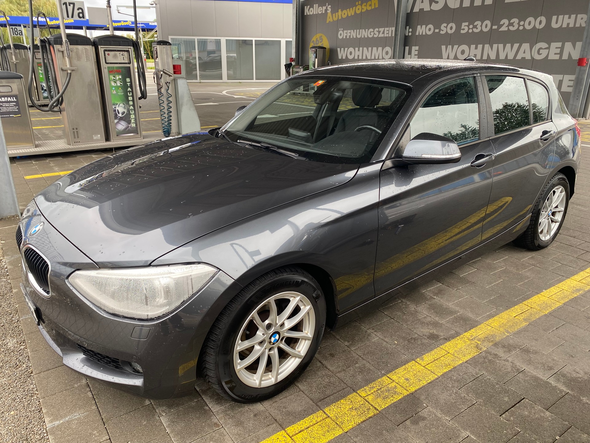 BMW 116i-image-0