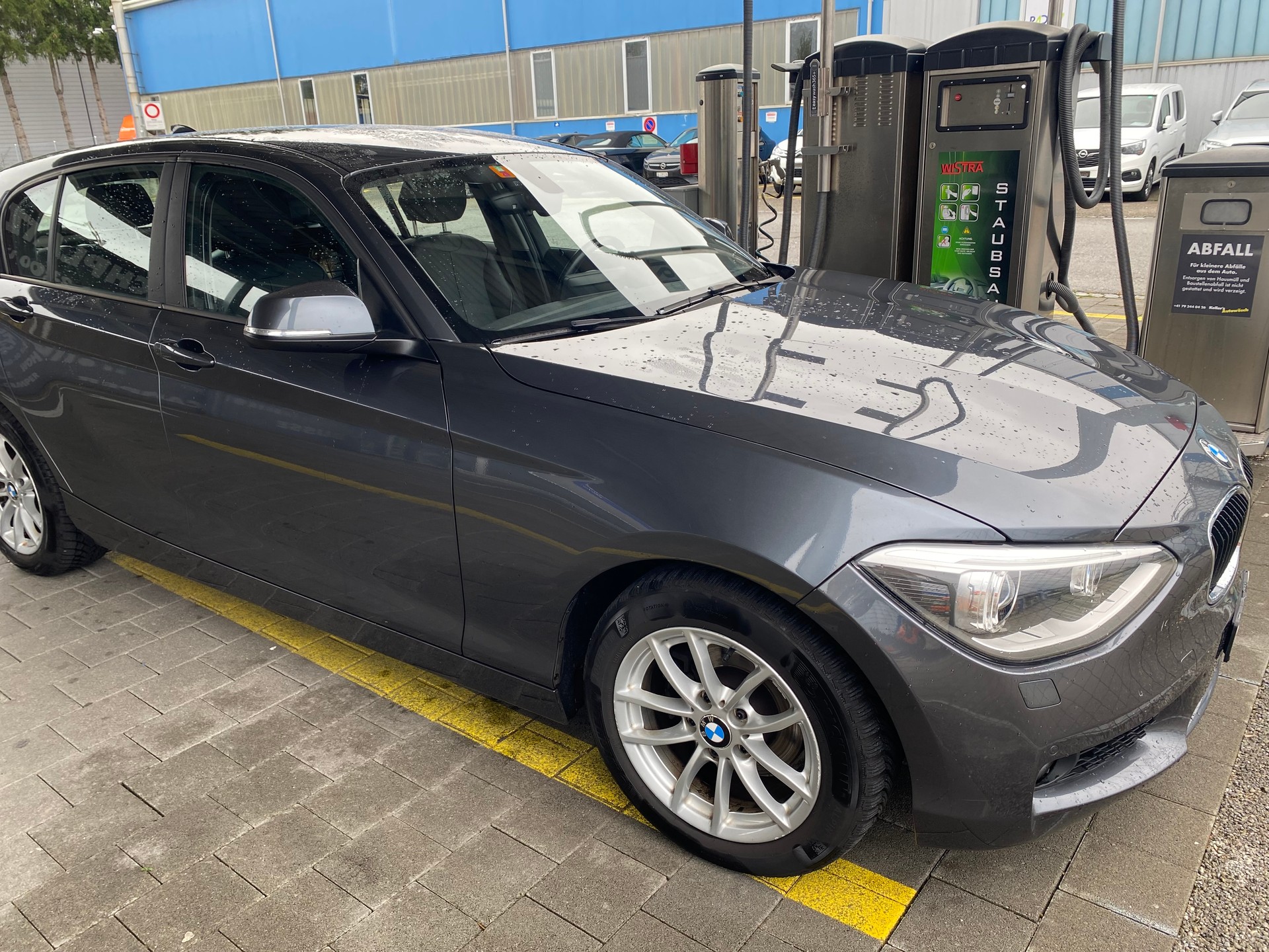 BMW 116i-image-2