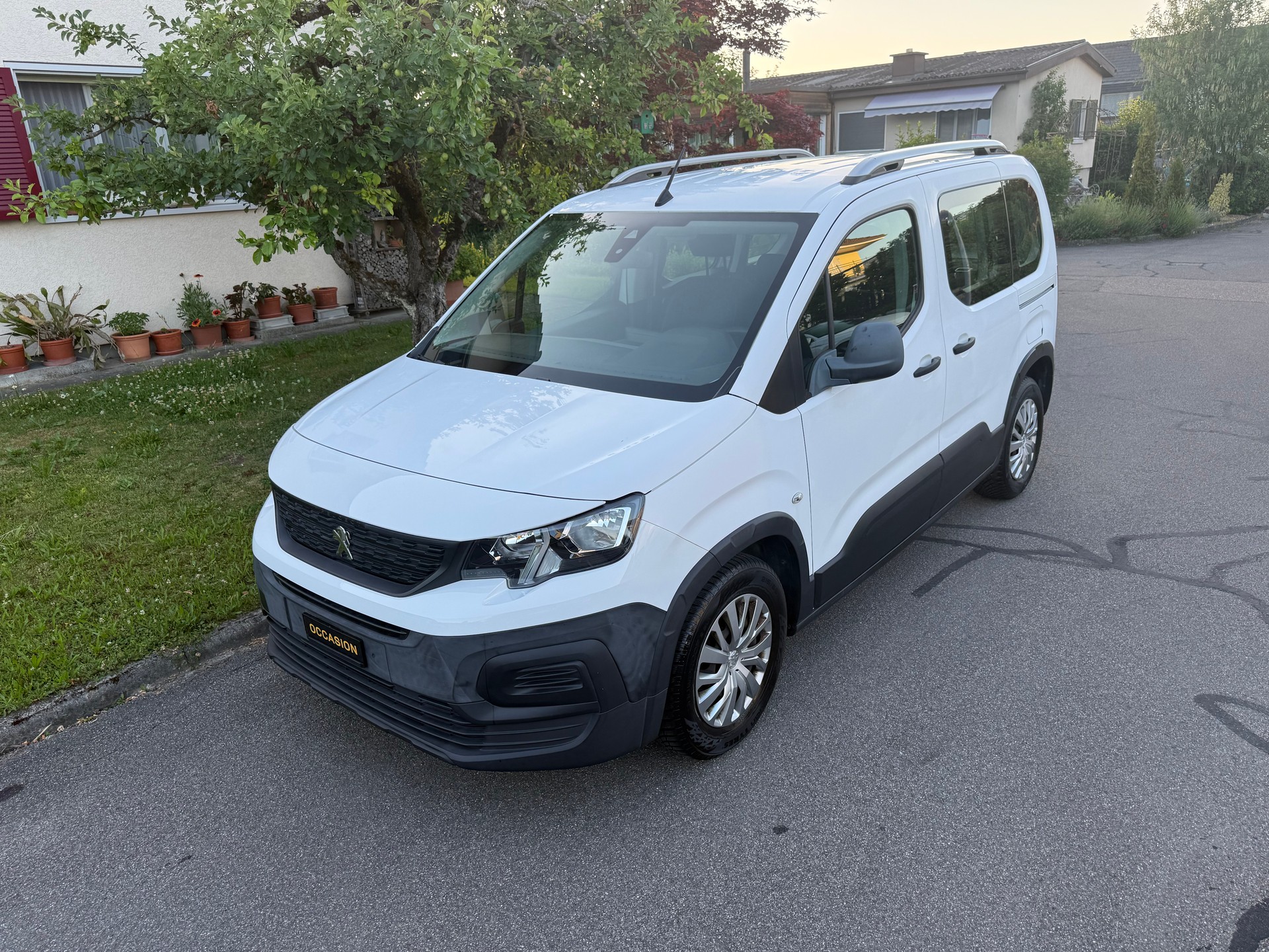 PEUGEOT Rifter 1.2 PureTech Active-image-1