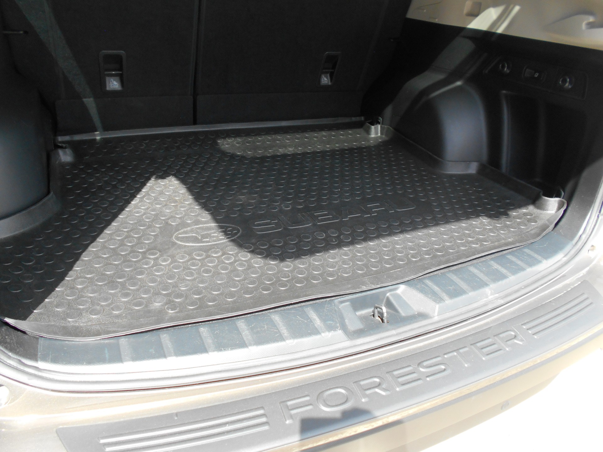 SUBARU Forester 2.0i e-Boxer Swiss Plus Lineartronic-image-10