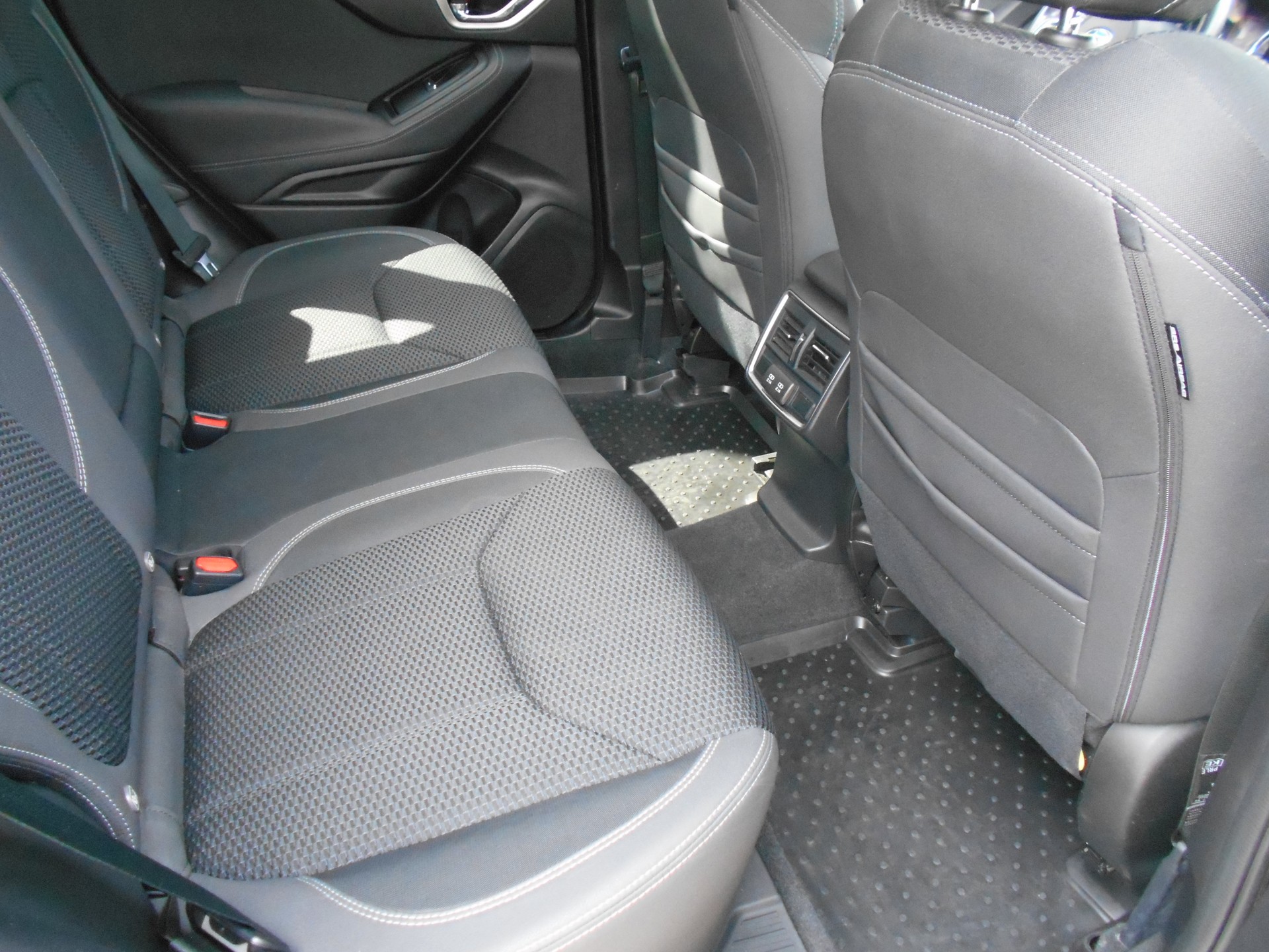 SUBARU Forester 2.0i e-Boxer Swiss Plus Lineartronic-image-9