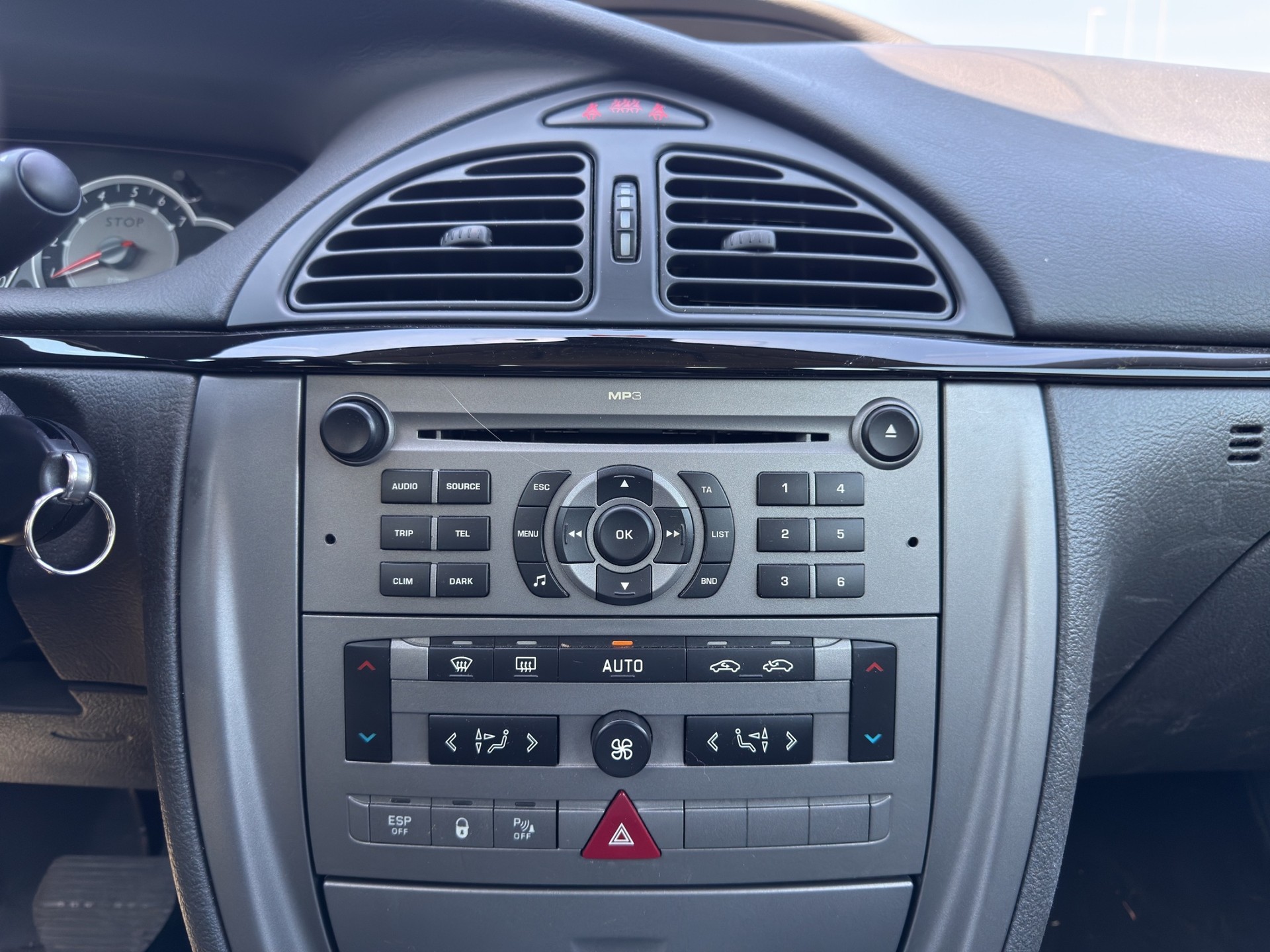 CITROEN C5 Berline 2.2 HDi Exclusive Automatic-image-13
