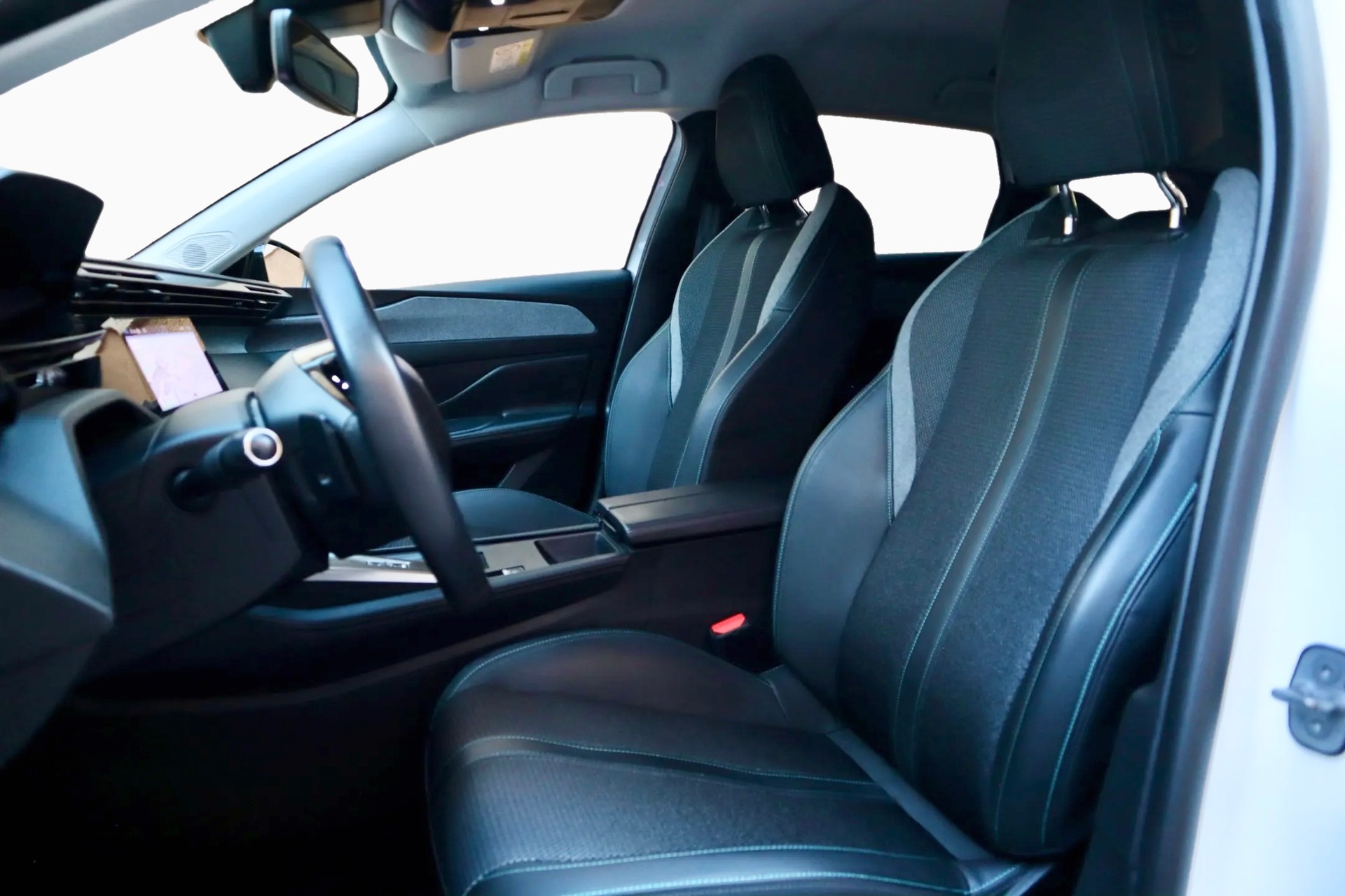 PEUGEOT 308 SW 1.5 BlueHDI Allure Pack EAT8-image-8