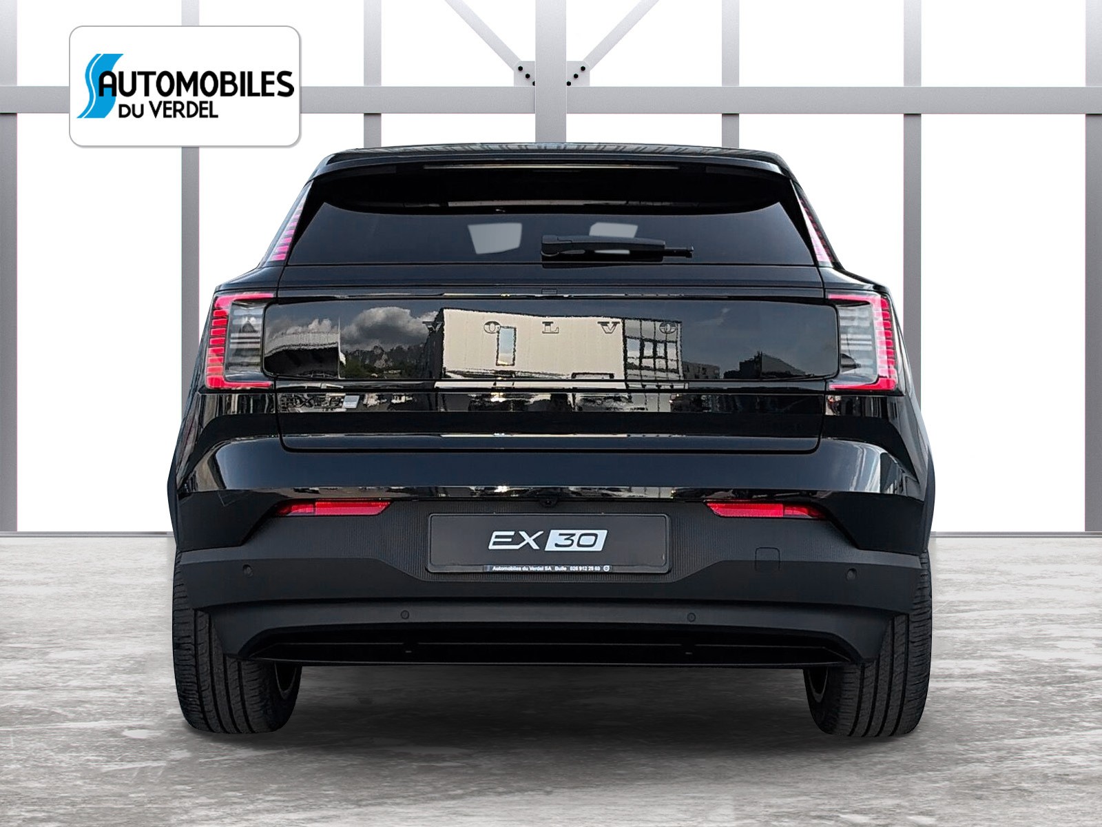 VOLVO EX30 E60 Plus Swiss Black Edition-image-3