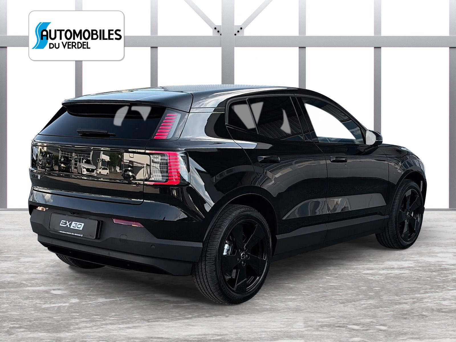 VOLVO EX30 E60 Plus Swiss Black Edition-image-4