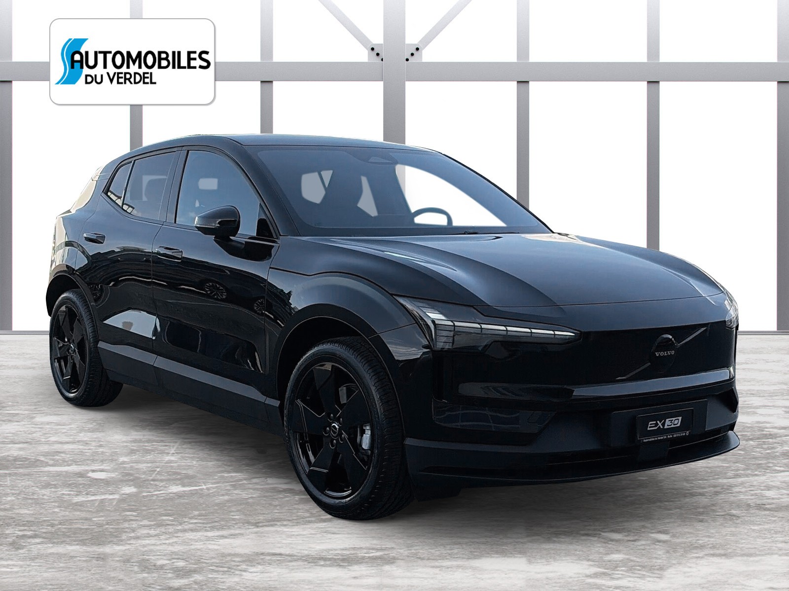 VOLVO EX30 E60 Plus Swiss Black Edition-image-7