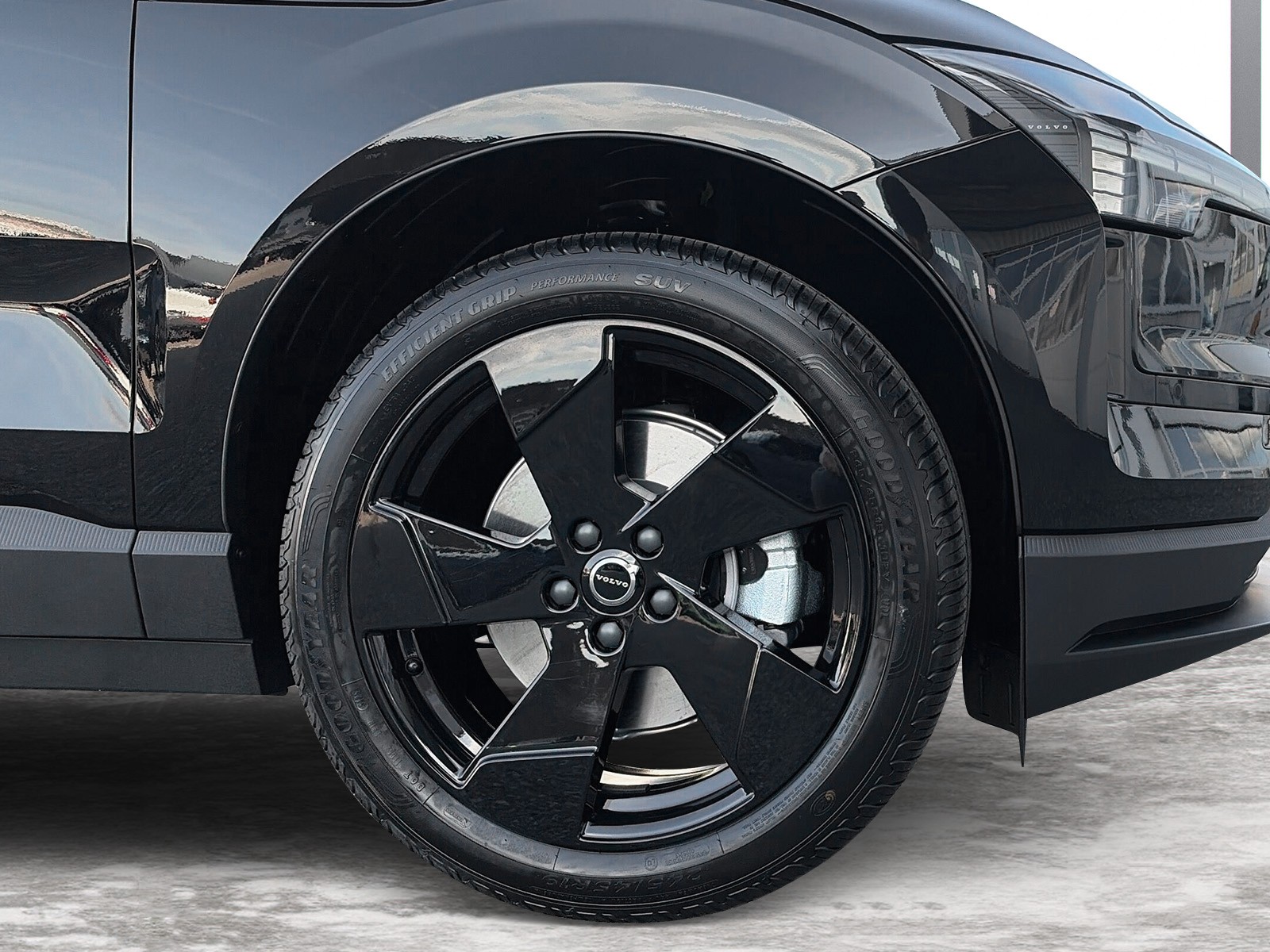VOLVO EX30 E60 Plus Swiss Black Edition-image-6