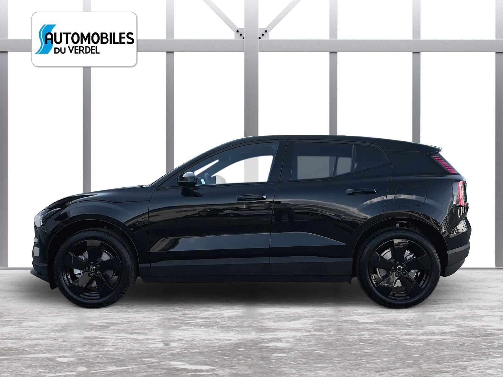 VOLVO EX30 E60 Plus Swiss Black Edition-image-1