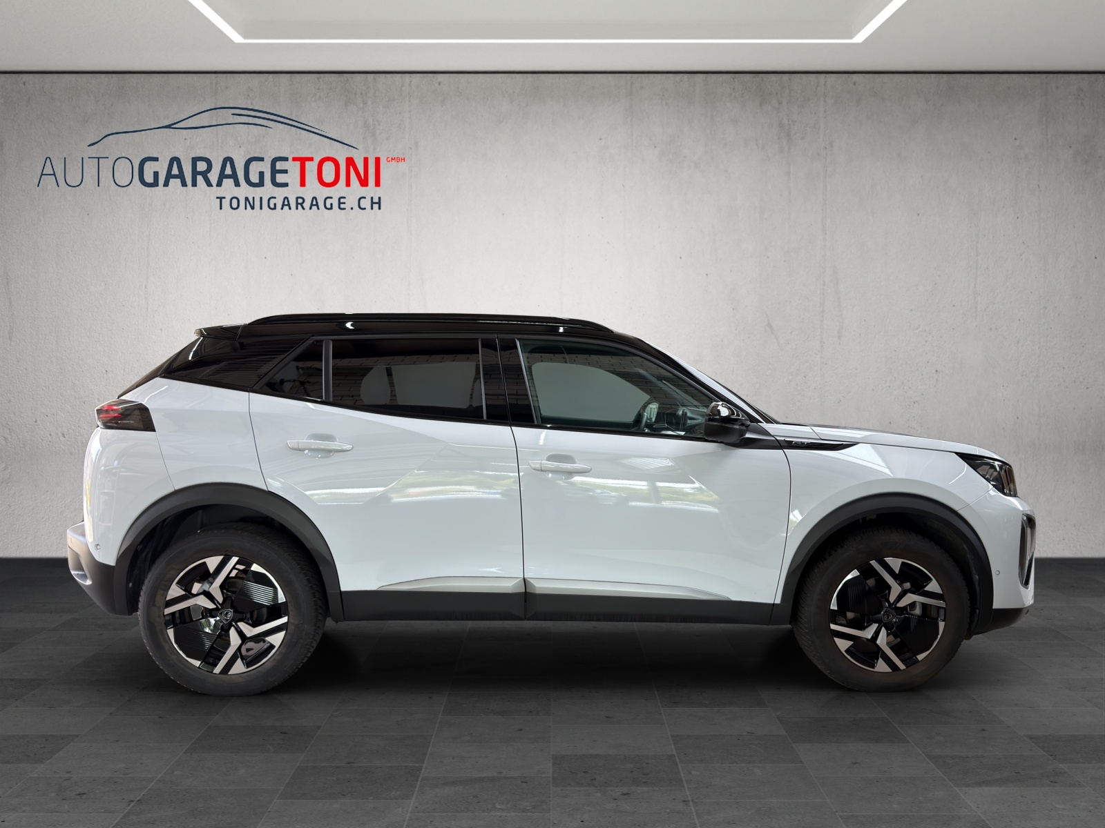 PEUGEOT 2008 1.2 PureTech GT-image-4