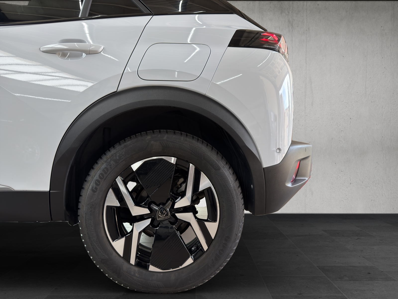 PEUGEOT 2008 1.2 PureTech GT-image-8