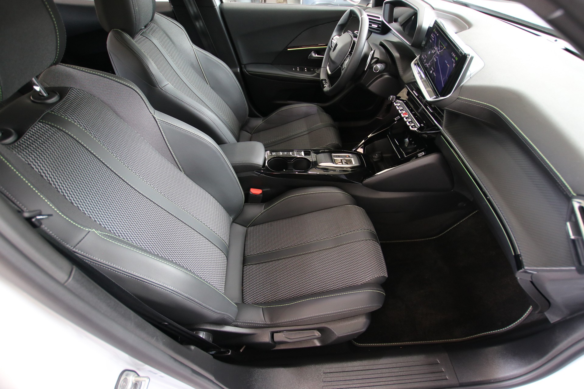 PEUGEOT 2008 1.2 PureTech GT-image-12