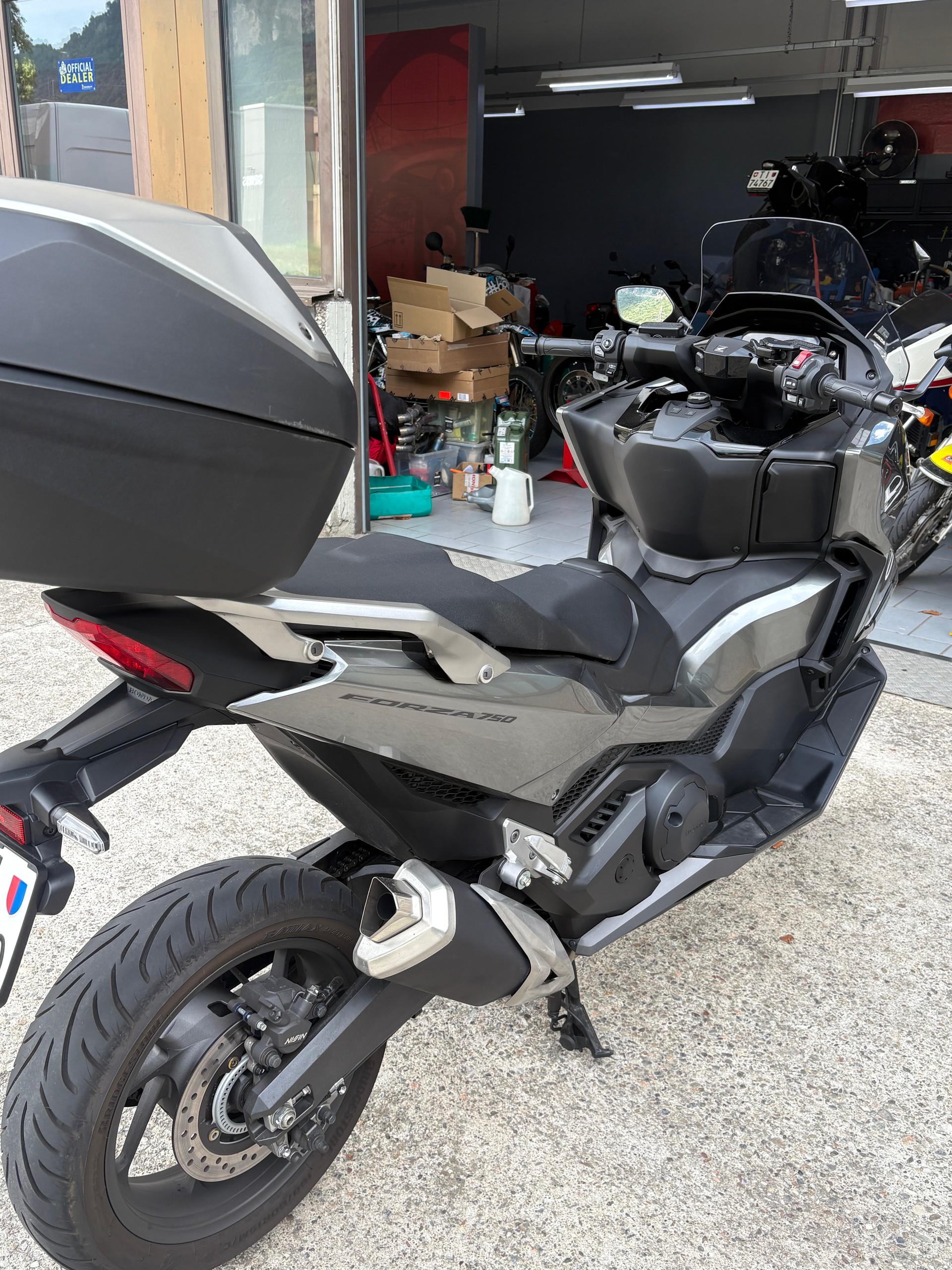 HONDA FORZA 750-image-1