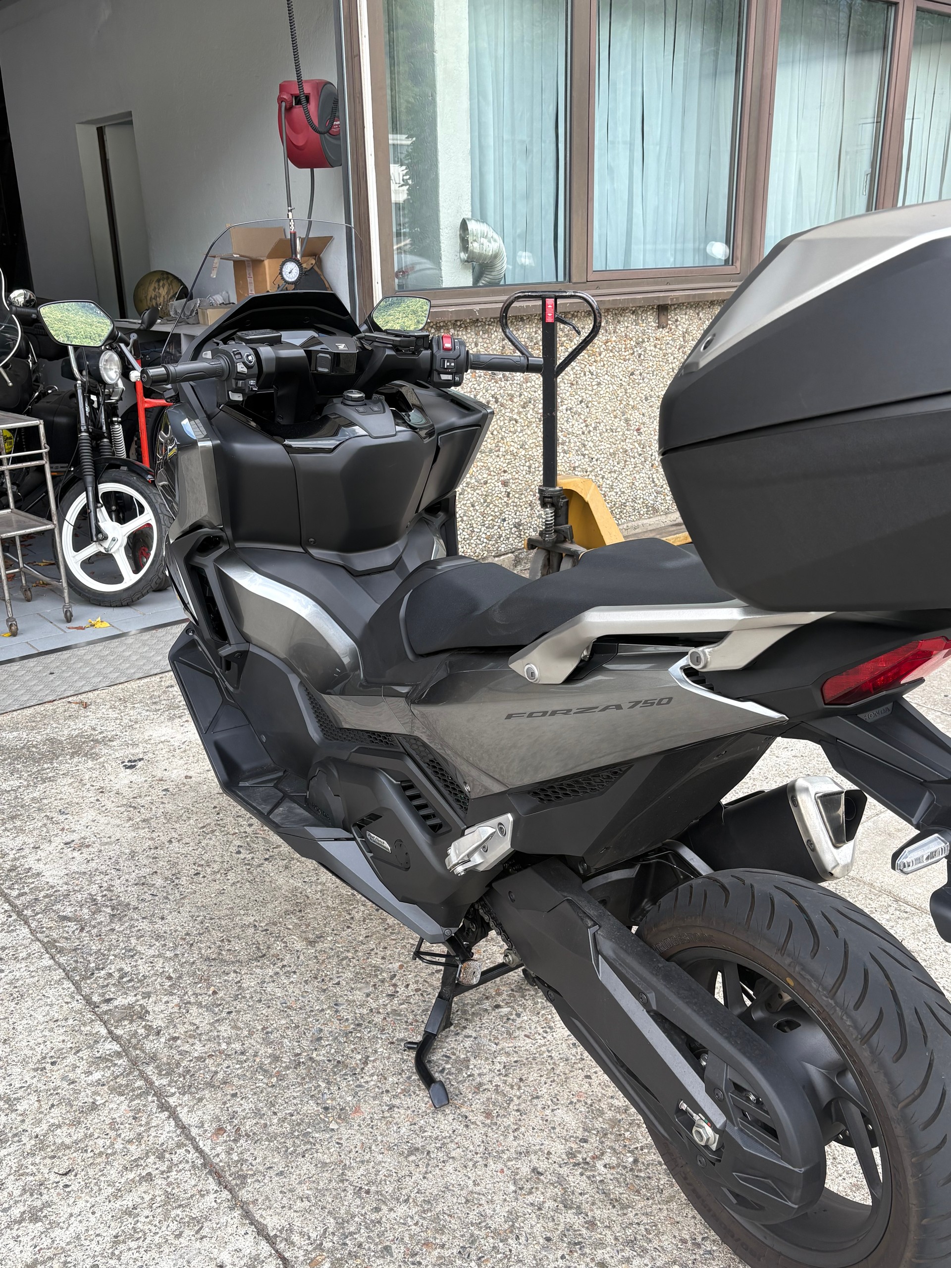 HONDA FORZA 750-image-4
