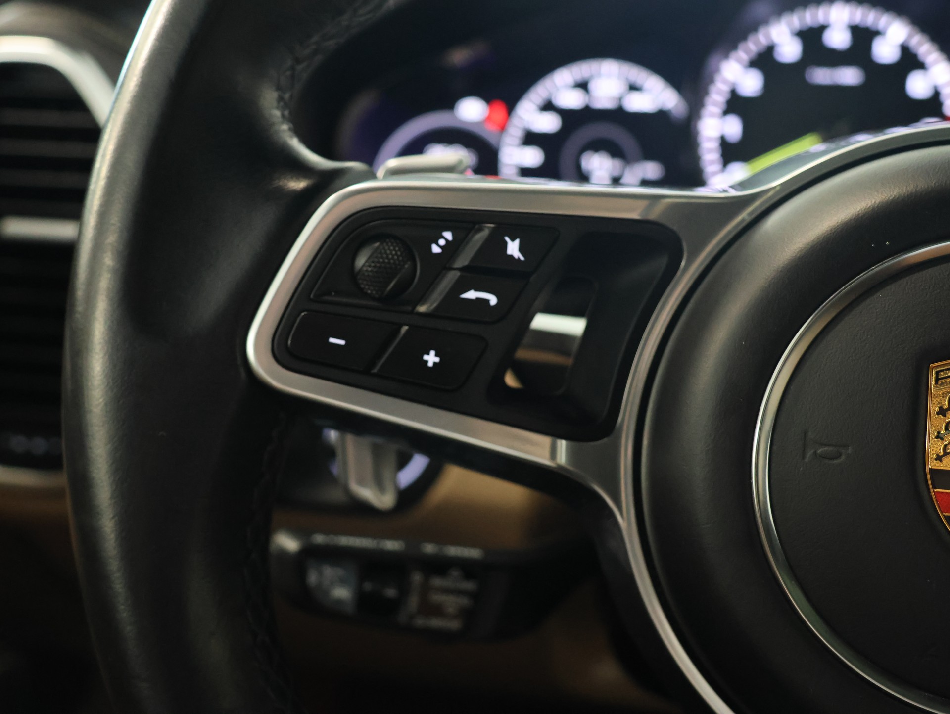 PORSCHE Cayenne E-Hybrid *360 Kamera* *Burmester* *Panorama*-image-25
