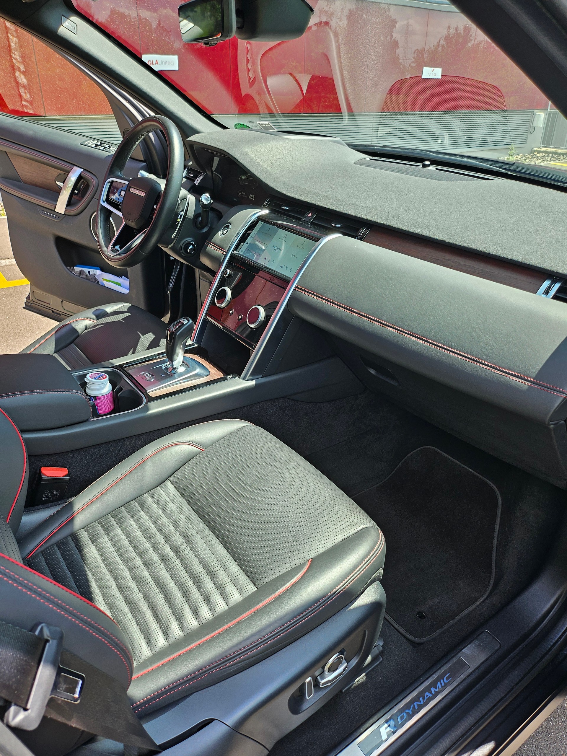 LAND ROVER 1.5 T 300e R-Dynamic HSE-image-5
