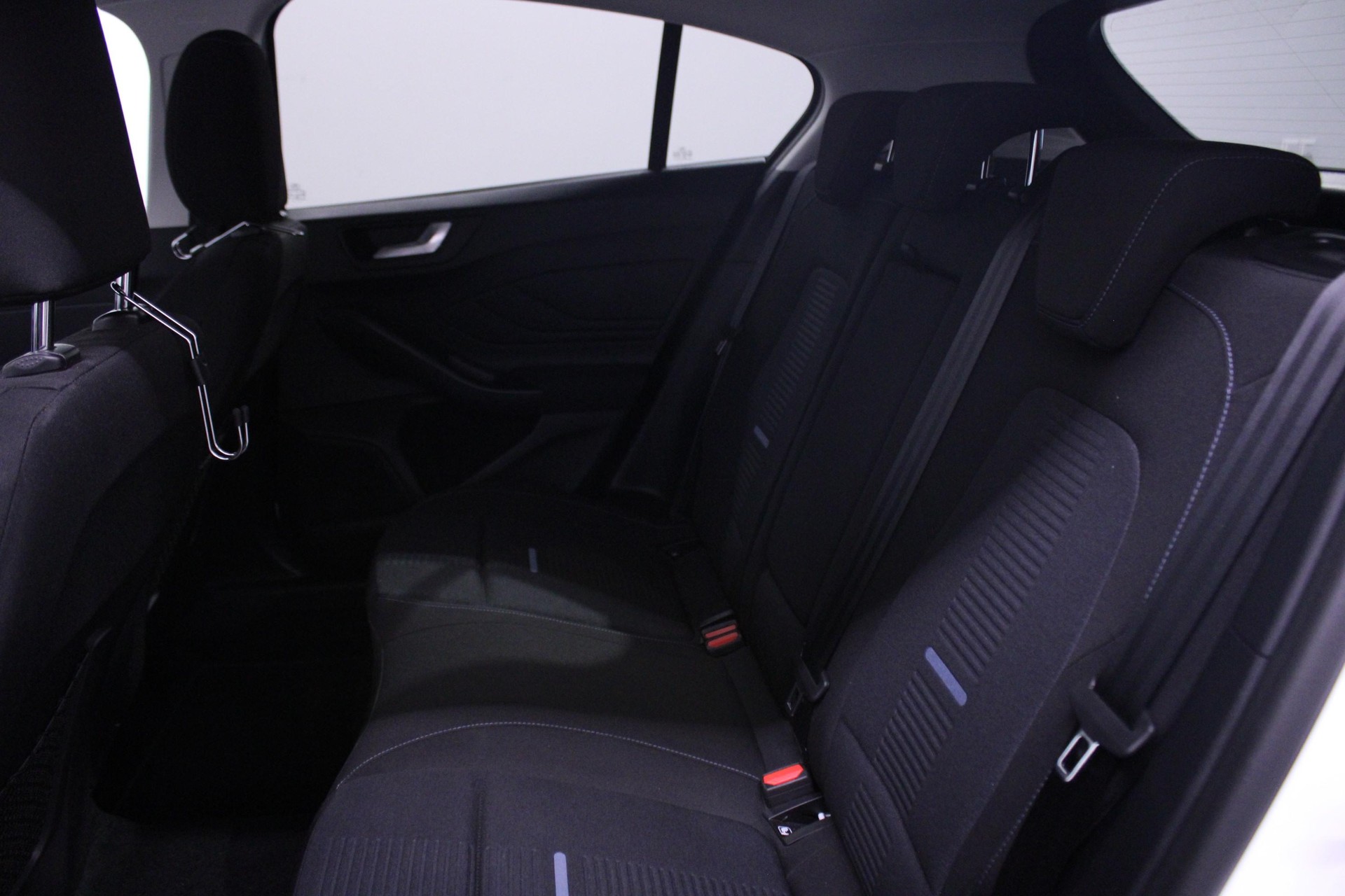 FORD Focus 1.0i EcoB Hybrid 125 Active X-image-4