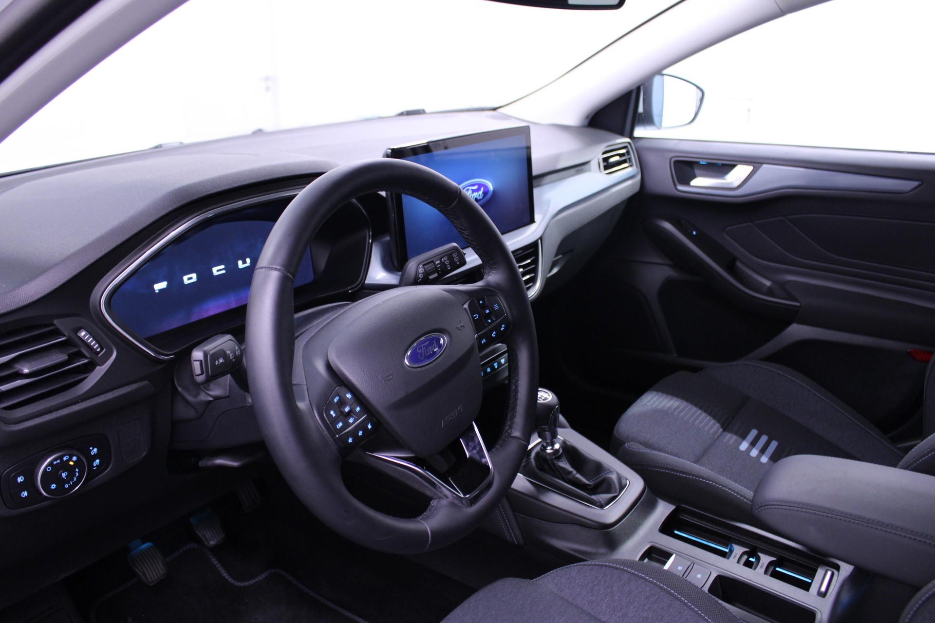 FORD Focus 1.0i EcoB Hybrid 125 Active X-image-3