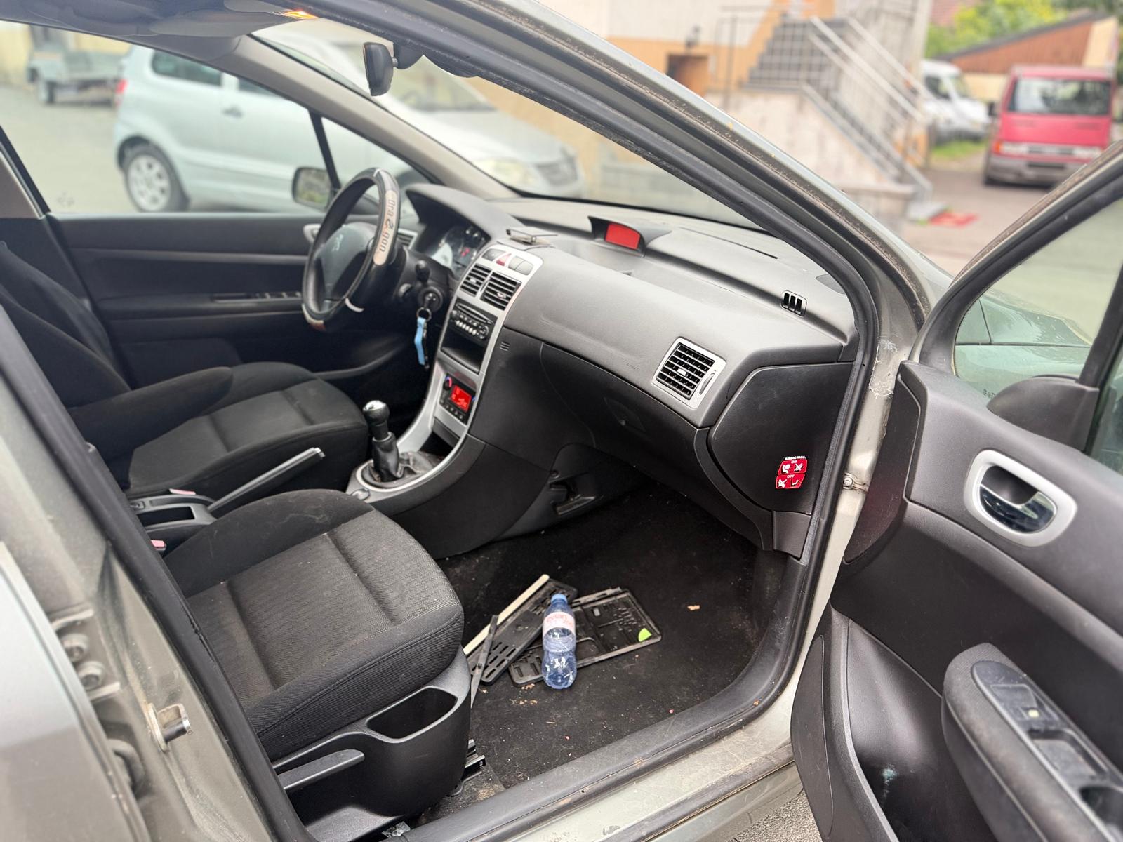 PEUGEOT 307 SW 1.6 16V Premium-image-9