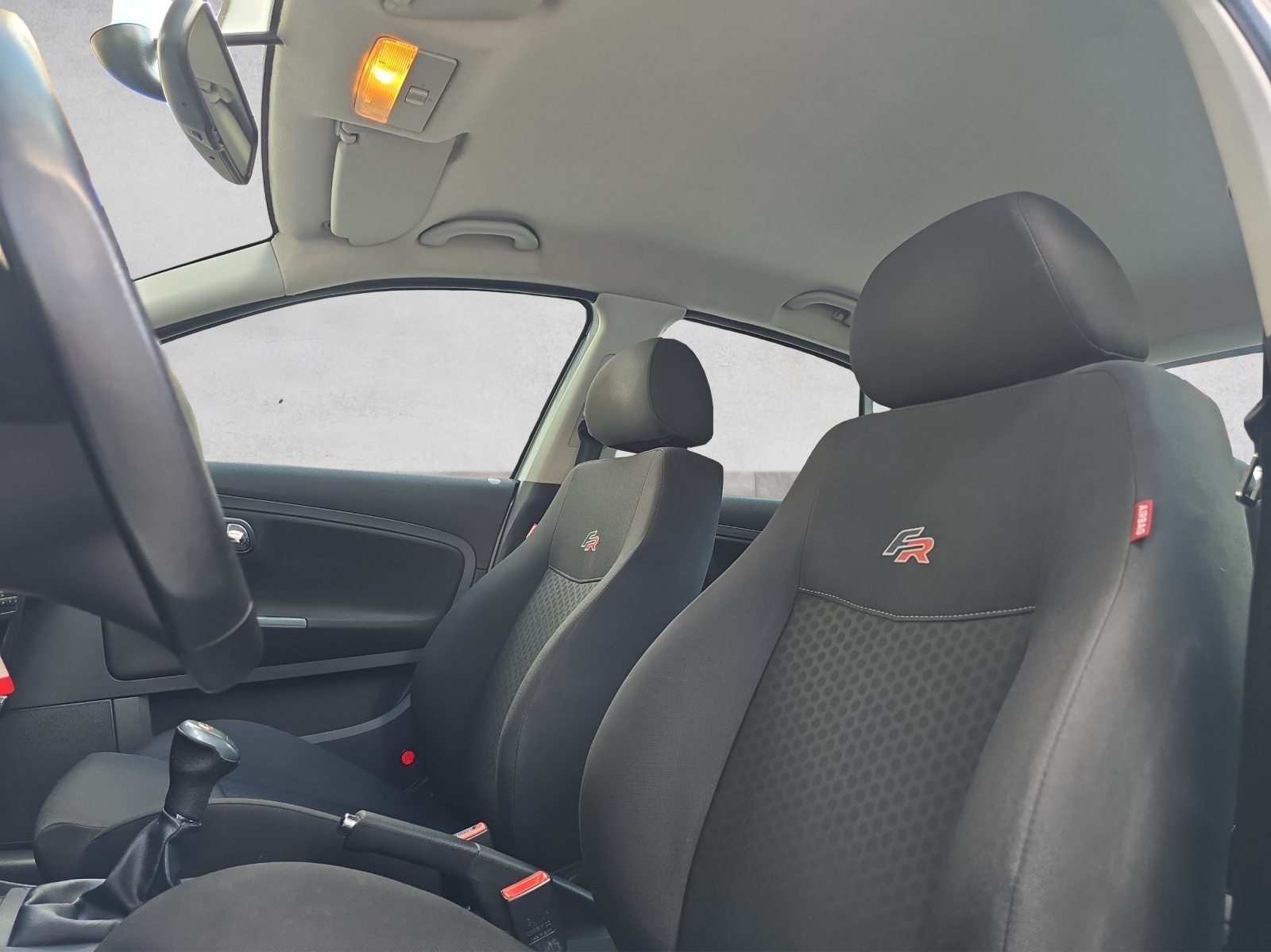 SEAT Ibiza 1.8 20V Turbo FR Joya Joker-image-9