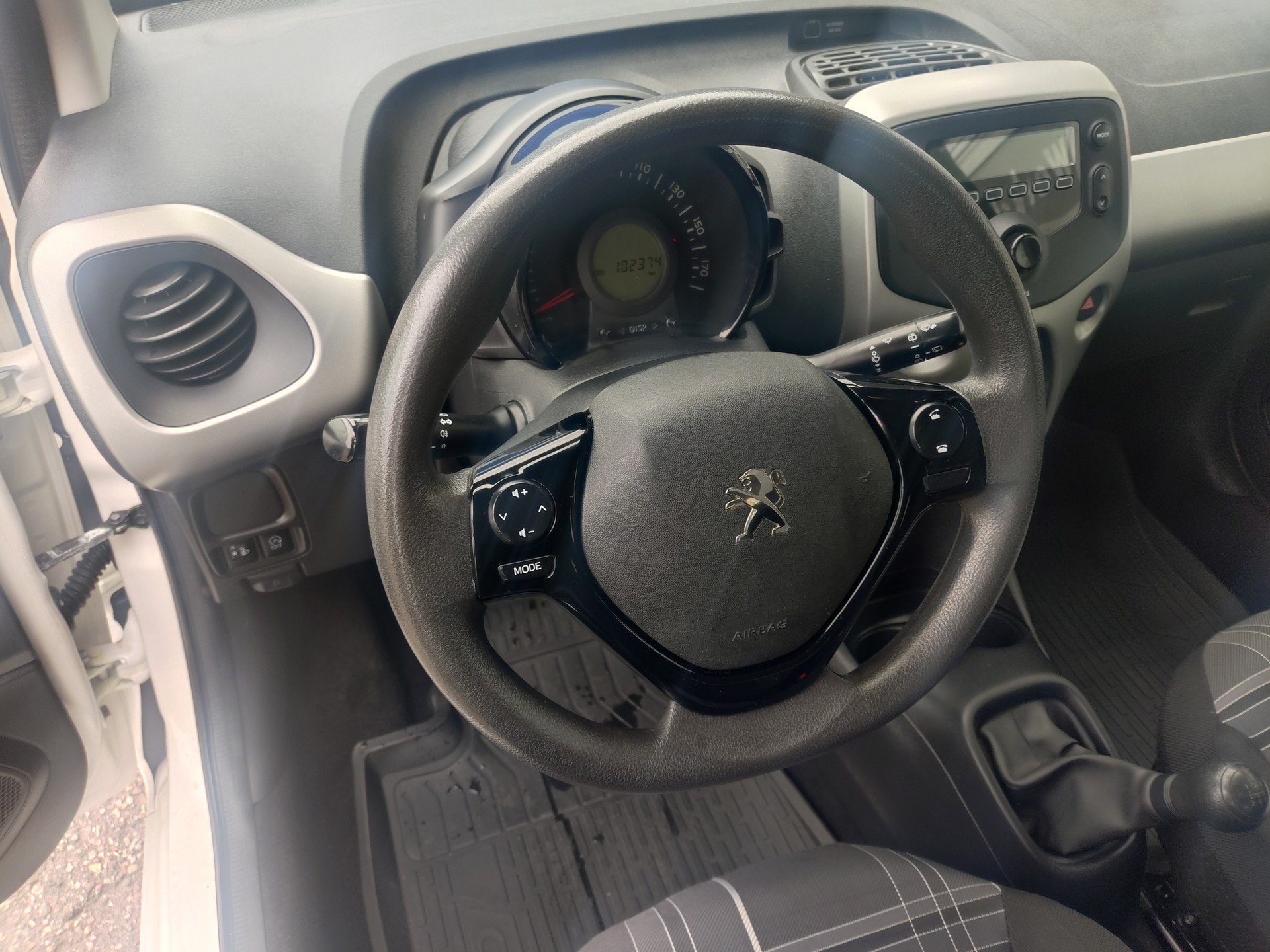 PEUGEOT 108 e-1.0 VTi Stop&Start Active-image-8