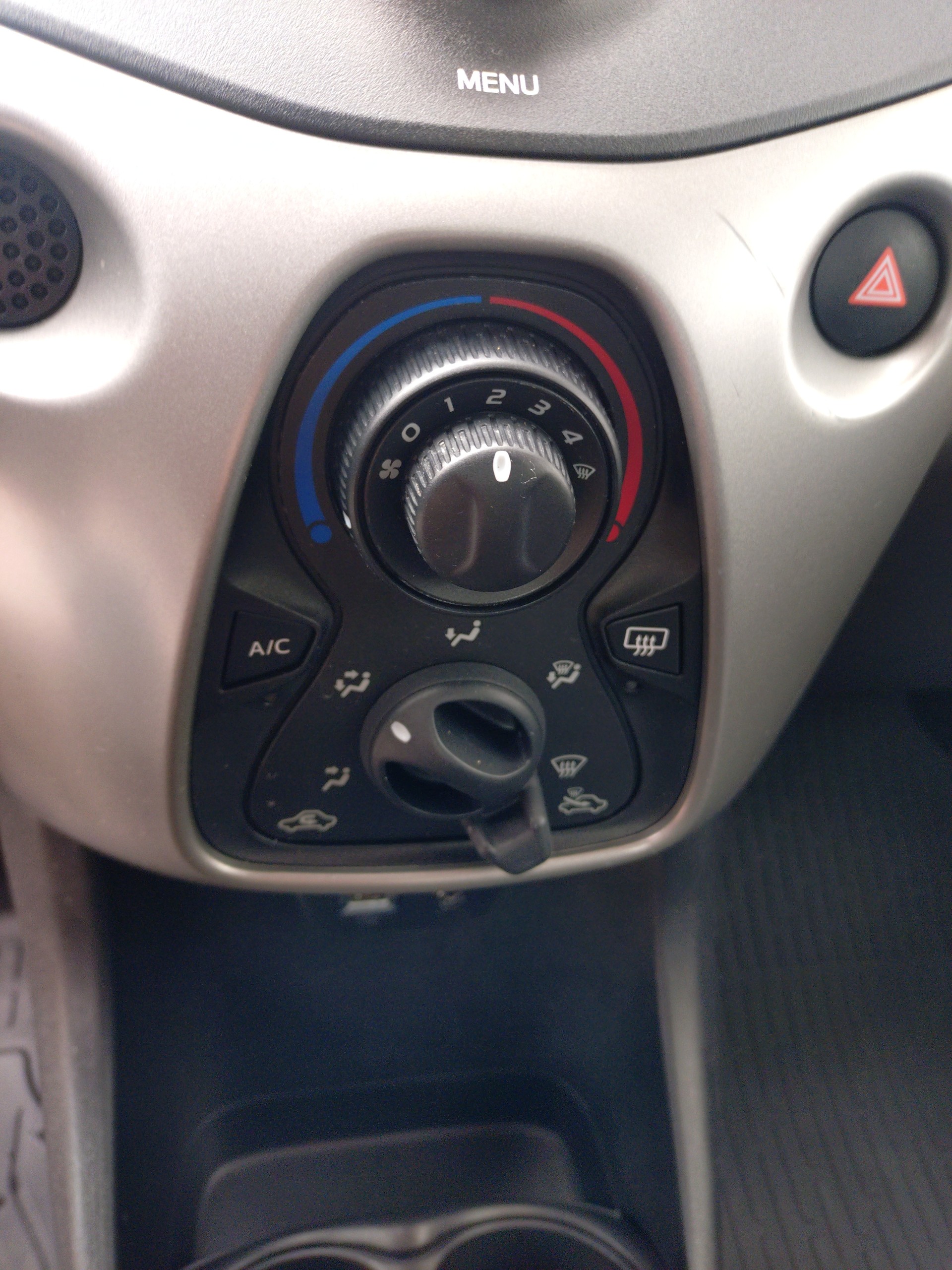 PEUGEOT 108 e-1.0 VTi Stop&Start Active-image-9