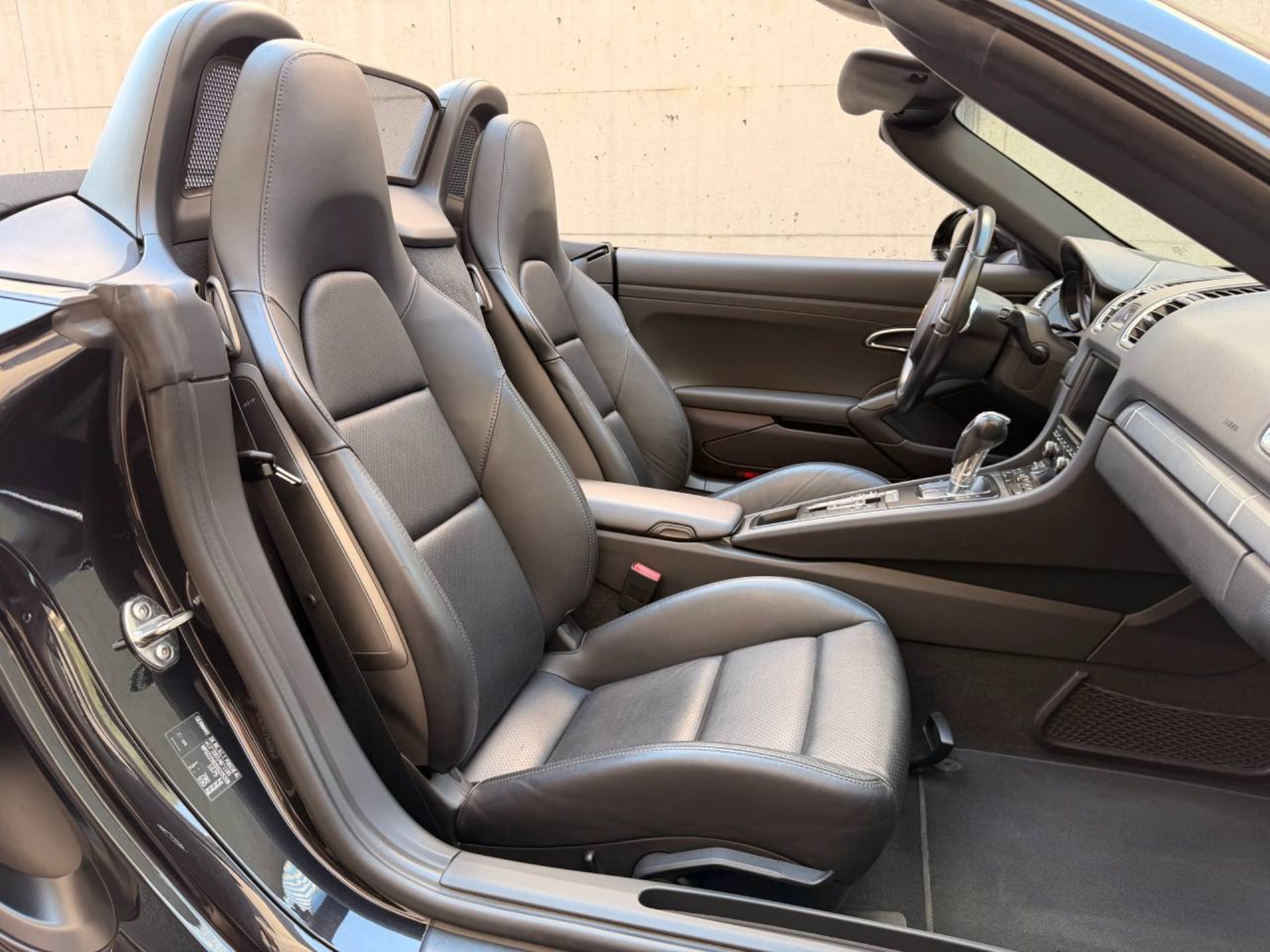 PORSCHE Boxster-image-21