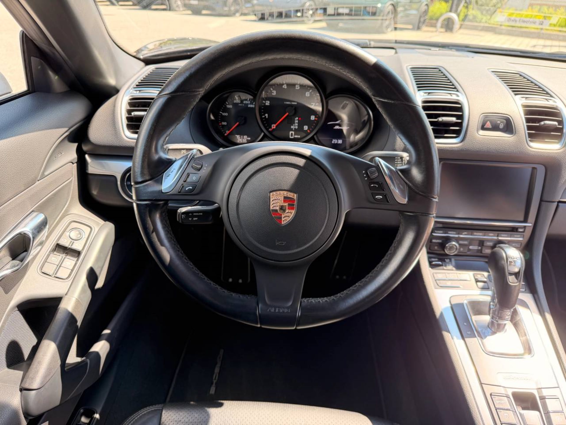 PORSCHE Boxster-image-17