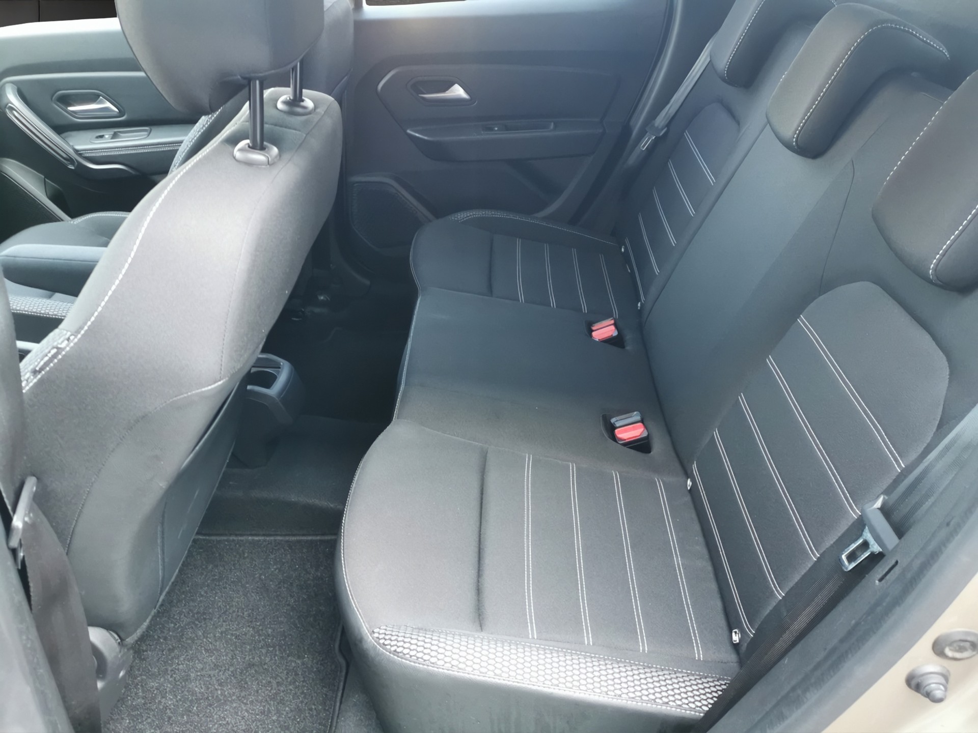 DACIA Duster TCe 125 Prestige 4x4-image-12