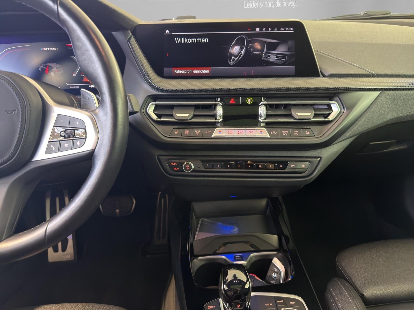 BMW M135i xDrive M-Performance Paket-image-15
