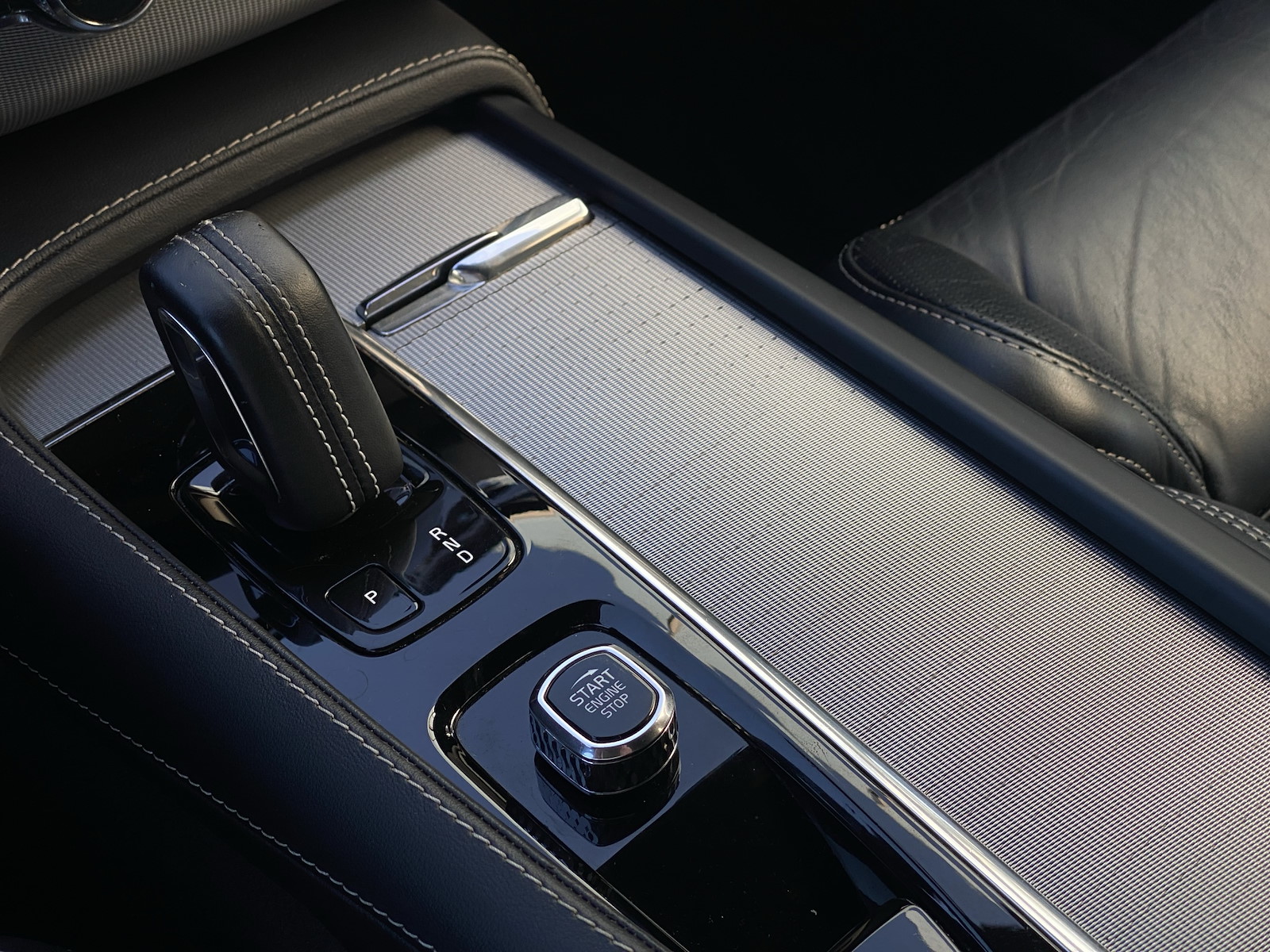 VOLVO XC90 2.0 B5 MH R-Design 7P. AWD-image-14