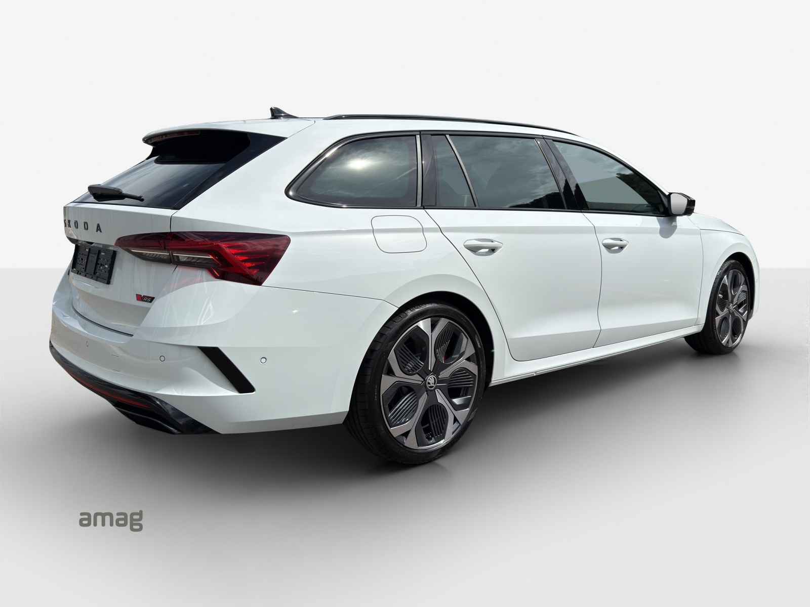 SKODA Octavia Combi 2.0 TSI DSG RS 30 Years Edition-image-4