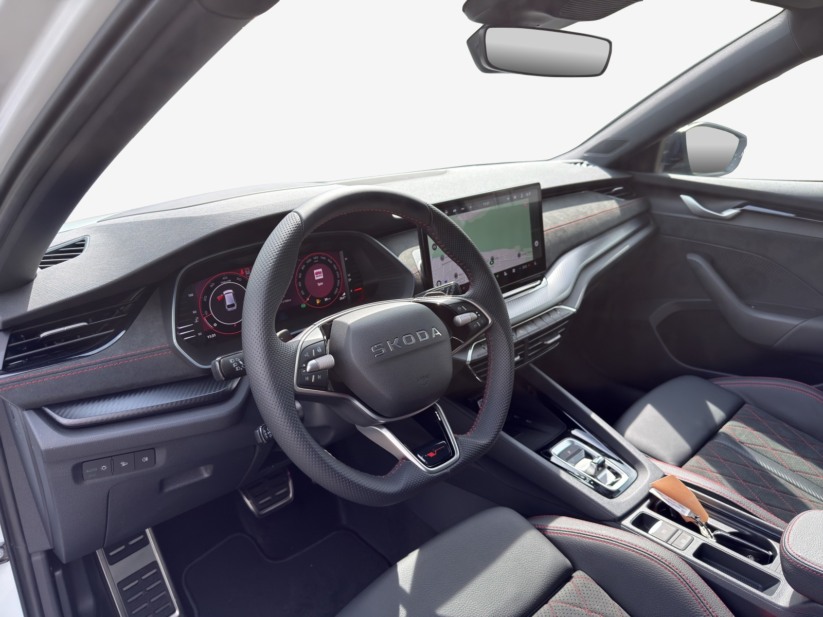 SKODA Octavia Combi 2.0 TSI DSG RS 30 Years Edition-image-8