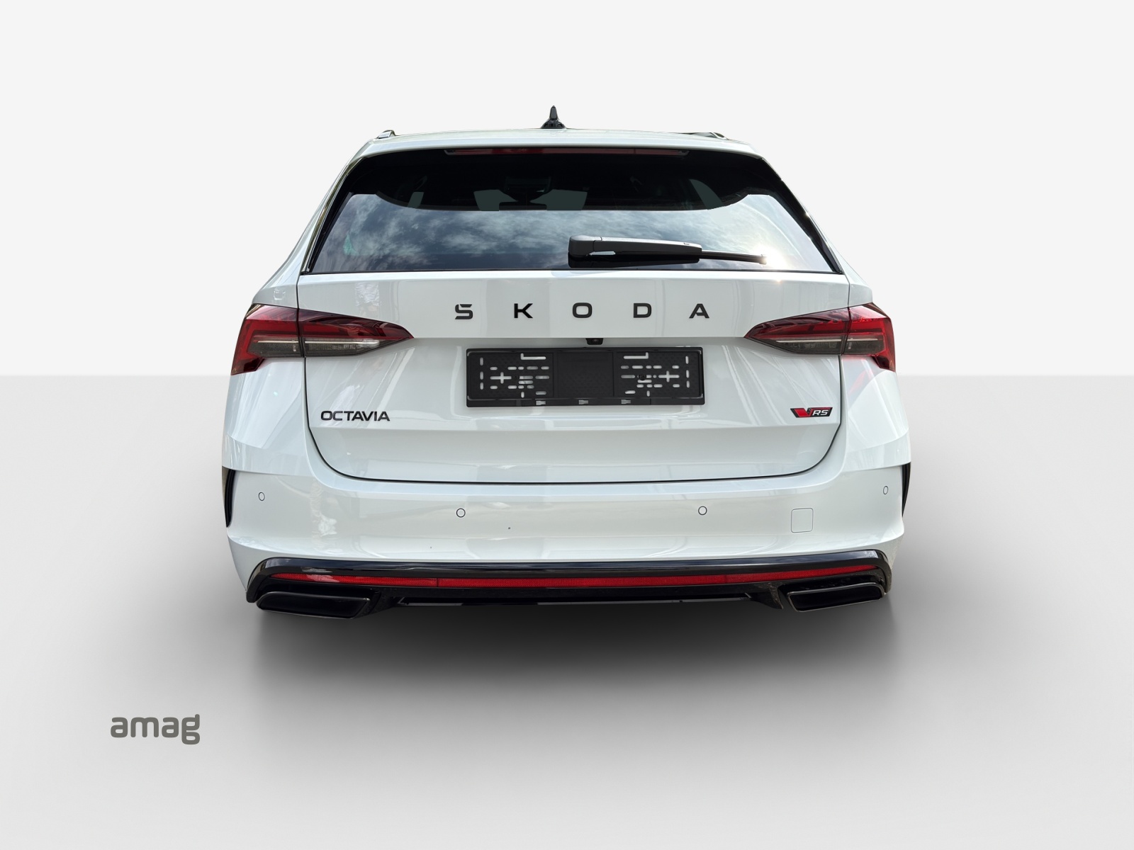 SKODA Octavia Combi 2.0 TSI DSG RS 30 Years Edition-image-3