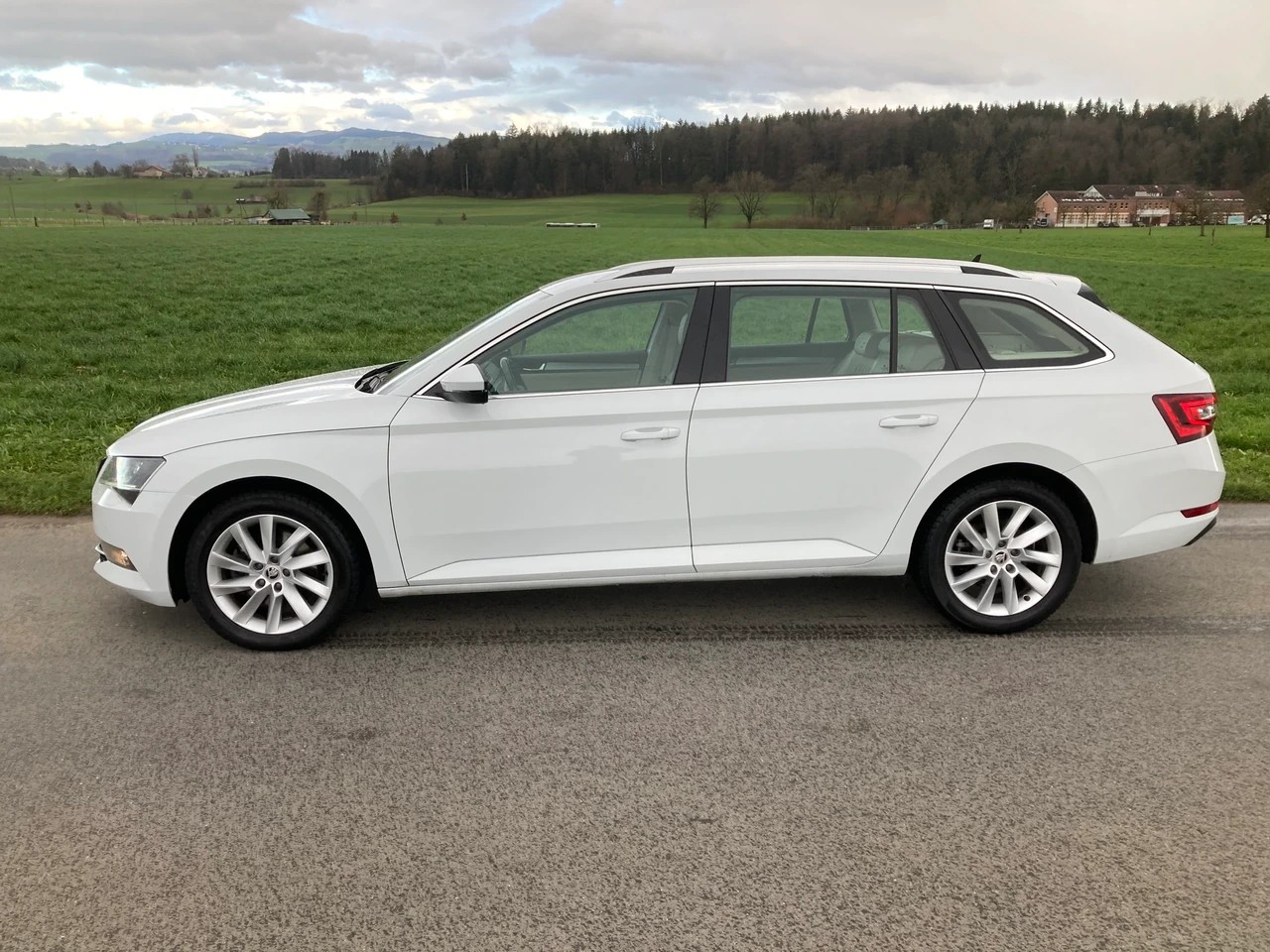 SKODA Superb Combi 2.0 TDi Style 4x4 DSG-image-4