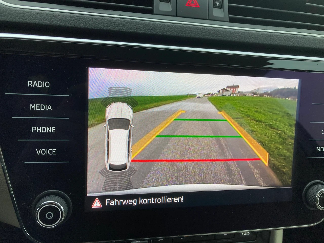 SKODA Superb Combi 2.0 TDi Style 4x4 DSG-image-9