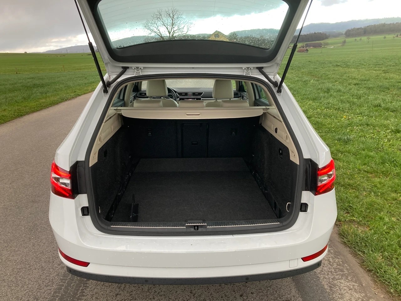 SKODA Superb Combi 2.0 TDi Style 4x4 DSG-image-5