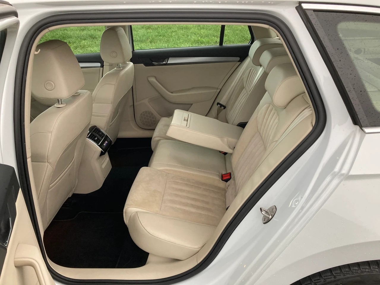 SKODA Superb Combi 2.0 TDi Style 4x4 DSG-image-7