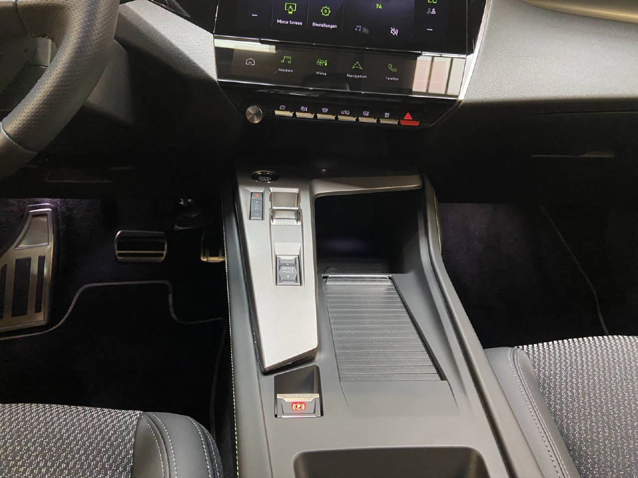 PEUGEOT 308 1.2 Hybrid GT-image-10